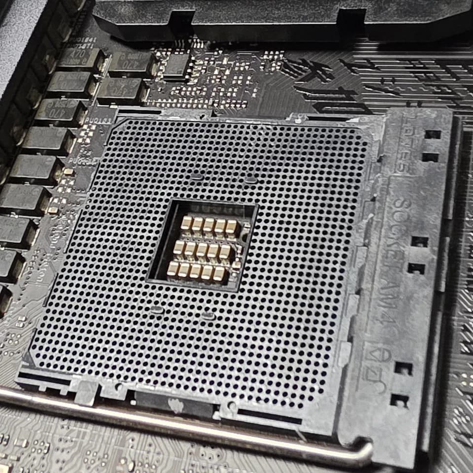 ASUS ROG Strix X570-I Gaming Mini-ITX Motherboard AMD AM4 Socket, DDR4