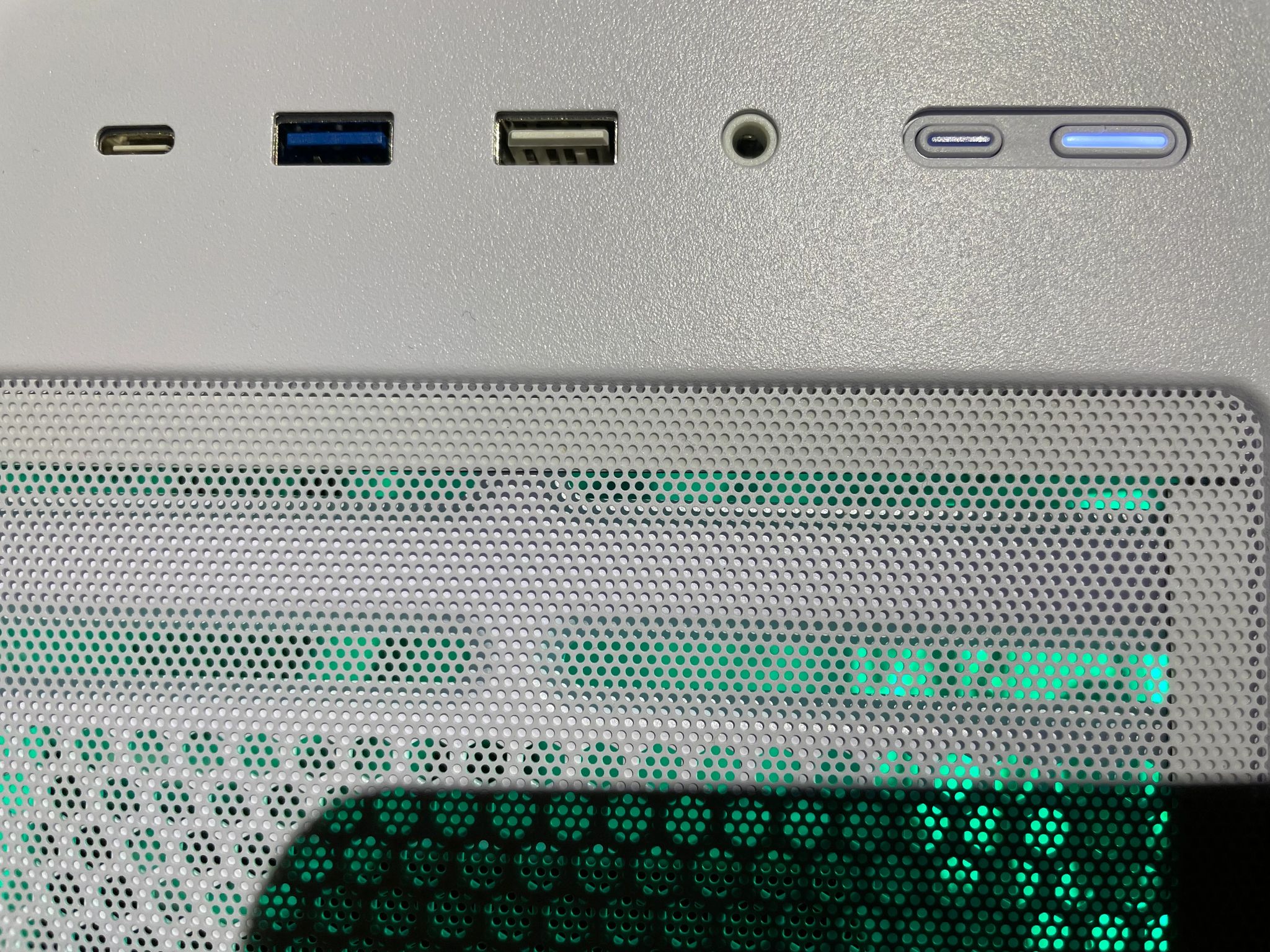 White Value Gaming PC - GTX 1660 | Ryzen 5 | 16GB DDR4 | 500 GB SSD | Win 11 Pro