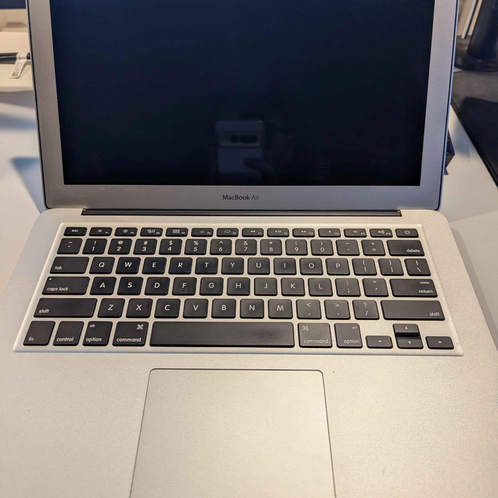 MacBook Air (13-inch, 2017)