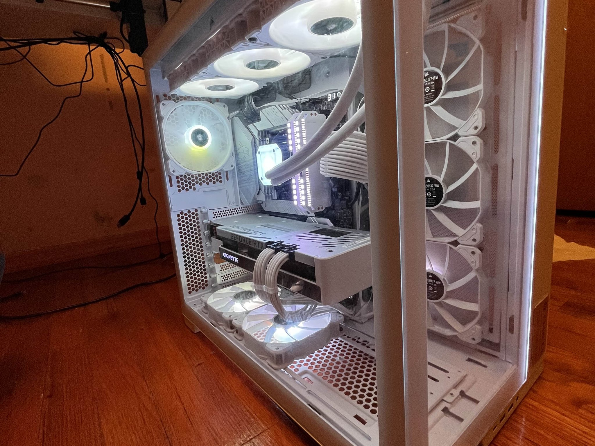 High End Corsair Gaming PC All White Build