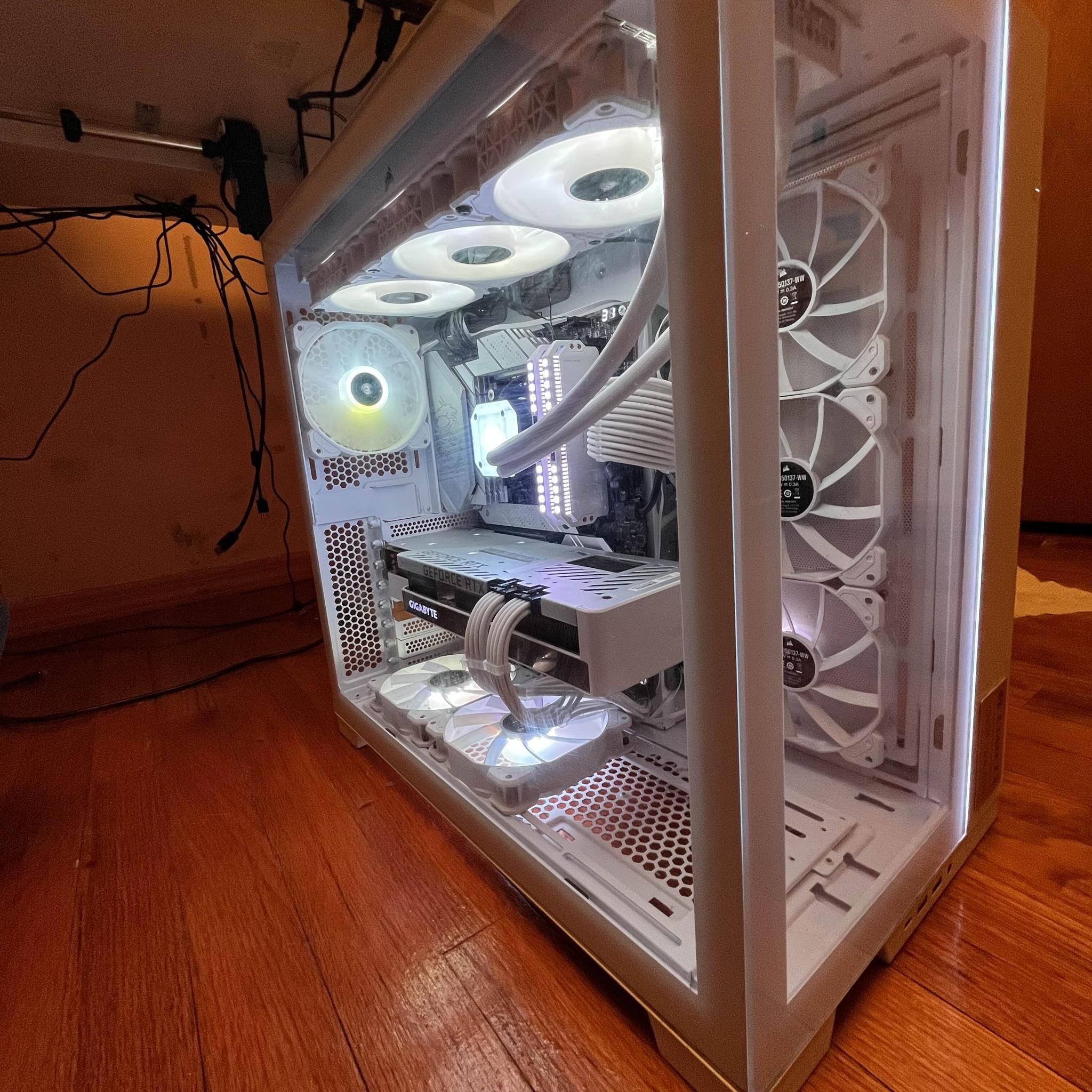 High End Corsair Gaming PC All White Build