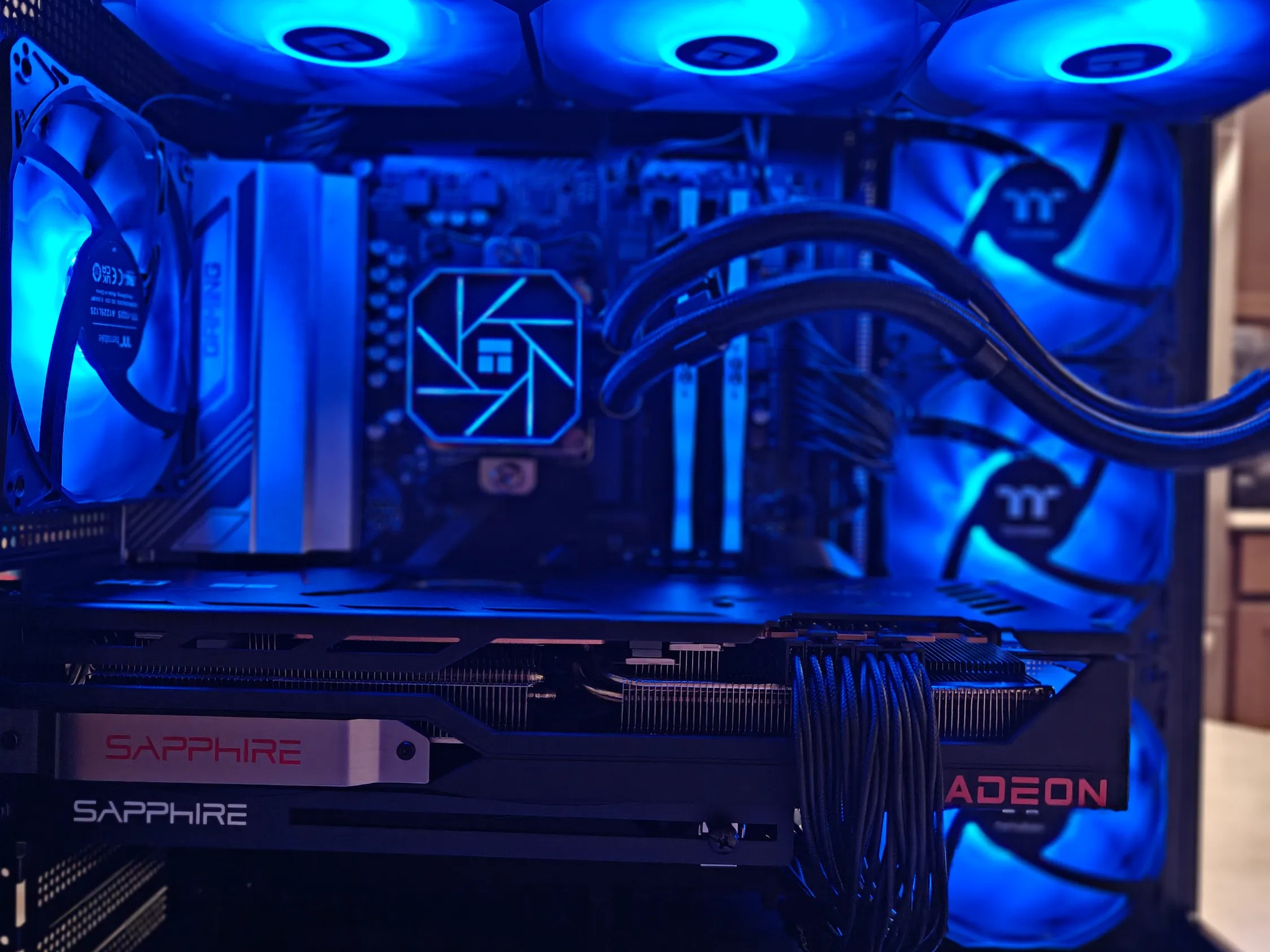 1440P - 4K - AMD Radeon RX 7900 XT - AMD Ryzen 7 7800X3D - 32GB DDR5 6000 RAM - 2TB SSD - Premium PC