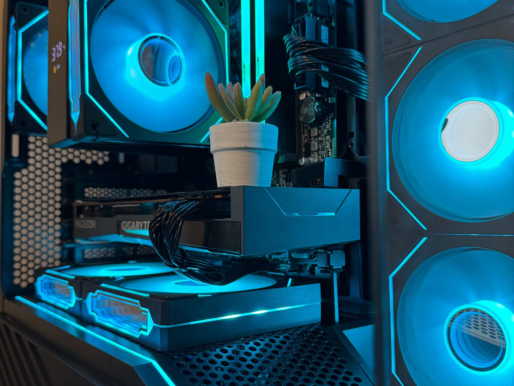 ❤️ Team Red Showcase PC ❤️ - Ryzen 5 5500 | RX 6700 XT 12GB | 32GB DDR4 3200 | 1TB Toshiba M.2 SSD