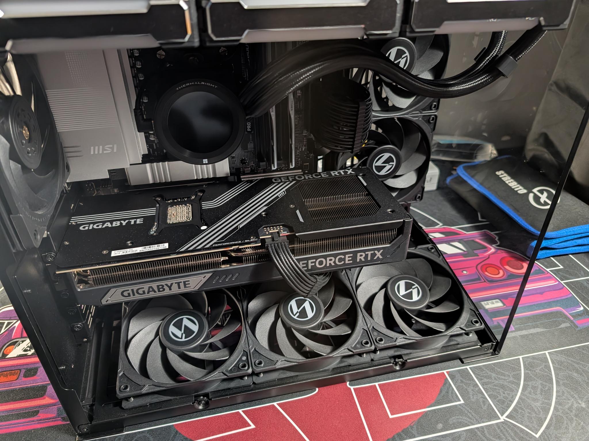 GIGABYTE GeForce RTX 5080 WINDFORCE OC SFF 16GB