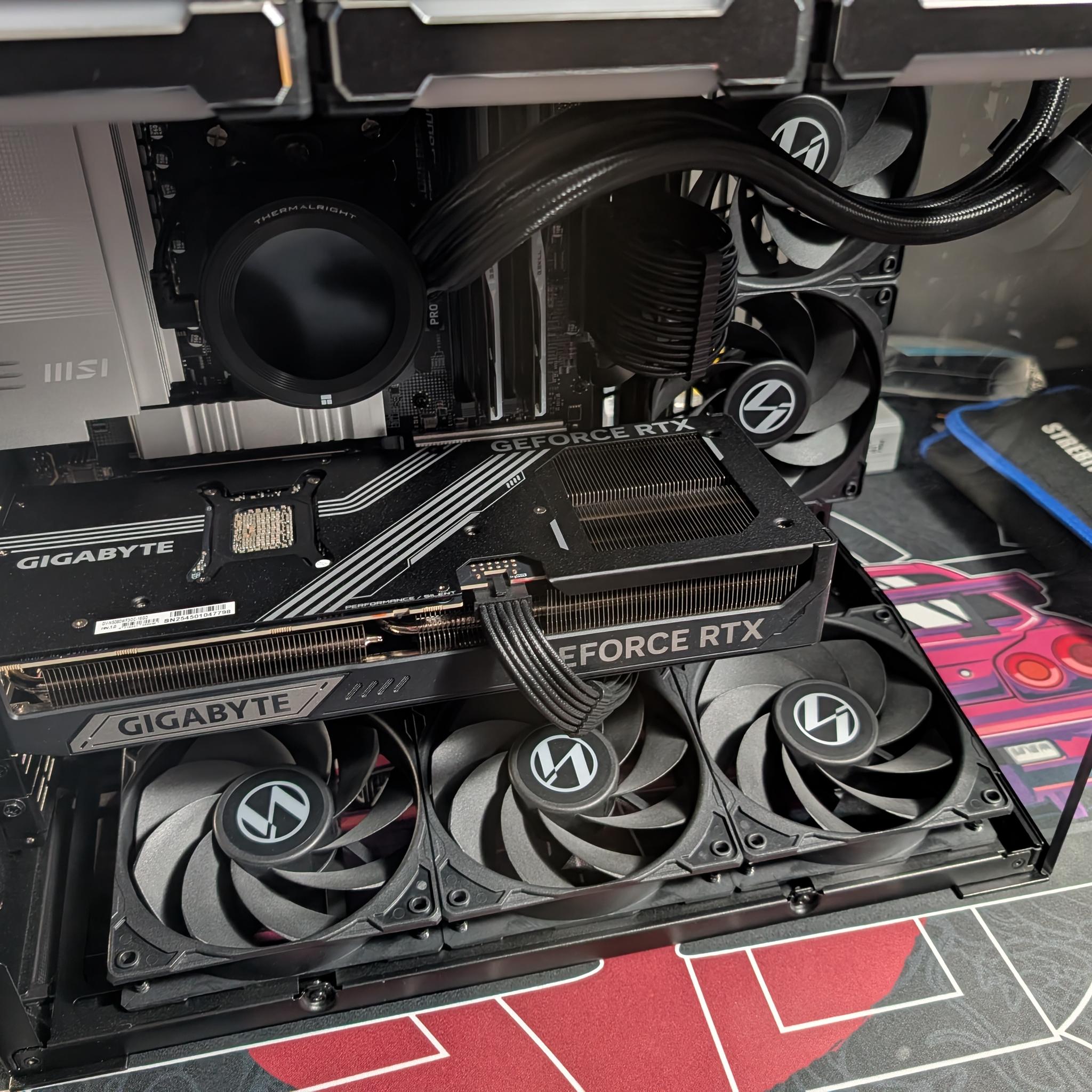 GIGABYTE GeForce RTX 5080 WINDFORCE OC SFF 16GB