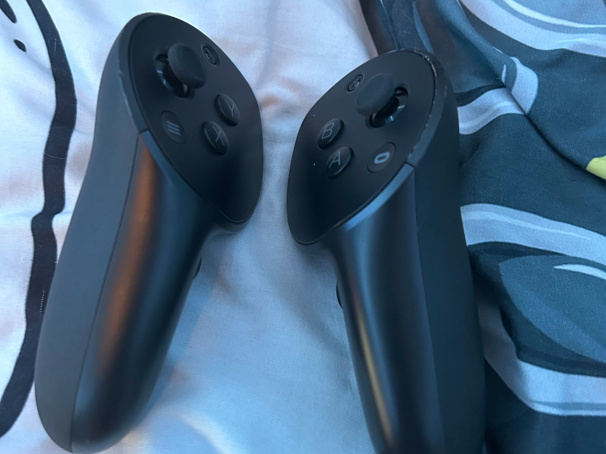Meta quest 2 with Meta quest pro controllers and accesories
