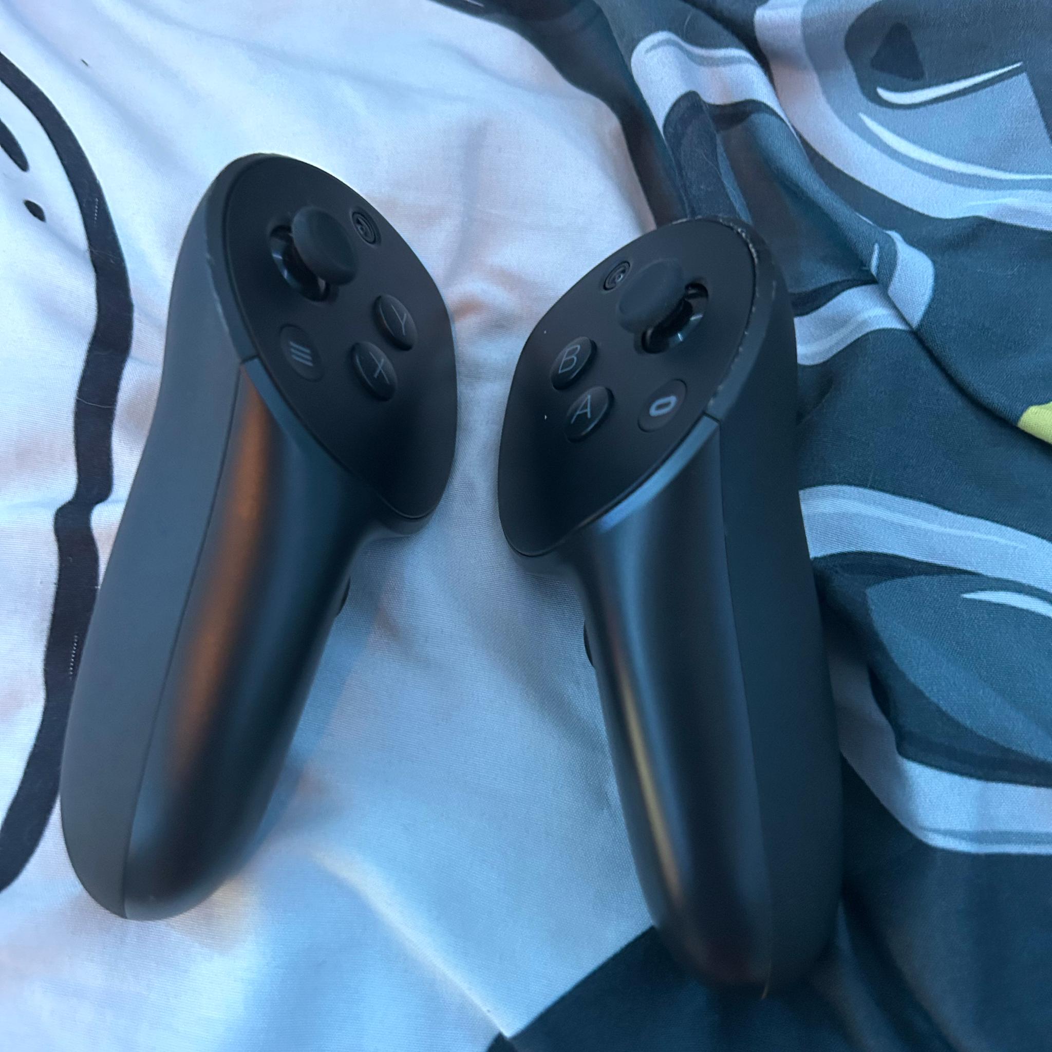 Meta quest 2 with Meta quest pro controllers and accesories
