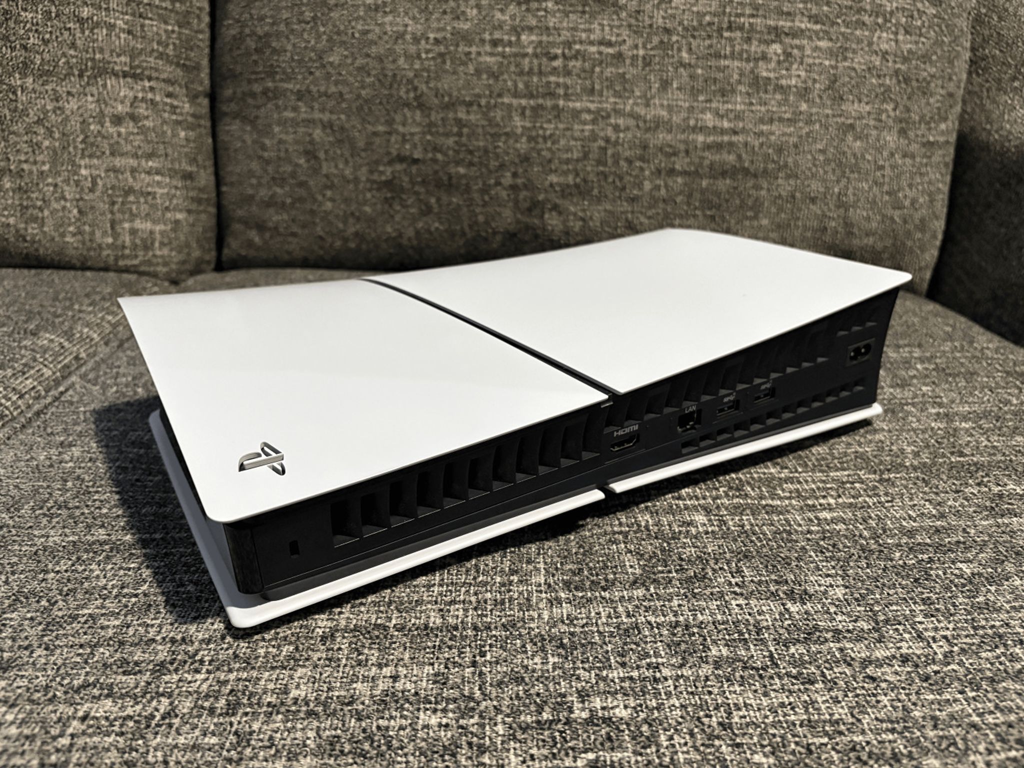 PS5 Disc Edition 1TB + 2x PS5 Controllers + 4 GAMES [SF6 + FFVII Remake + Astro Bot + Bloodborne]