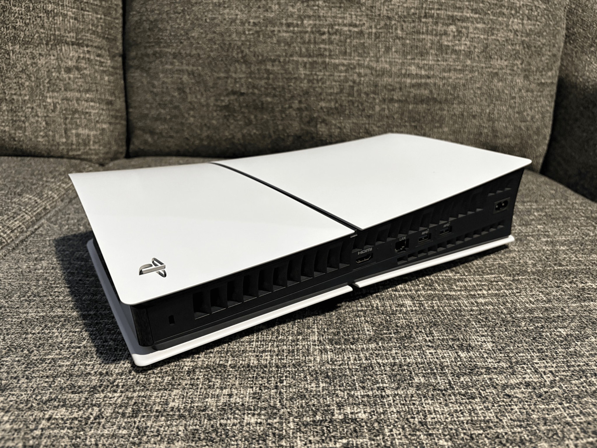 PS5 Disc Edition 1TB + 2x PS5 Controllers + 4 GAMES [SF6 + FFVII Remake + Astro Bot + Bloodborne]