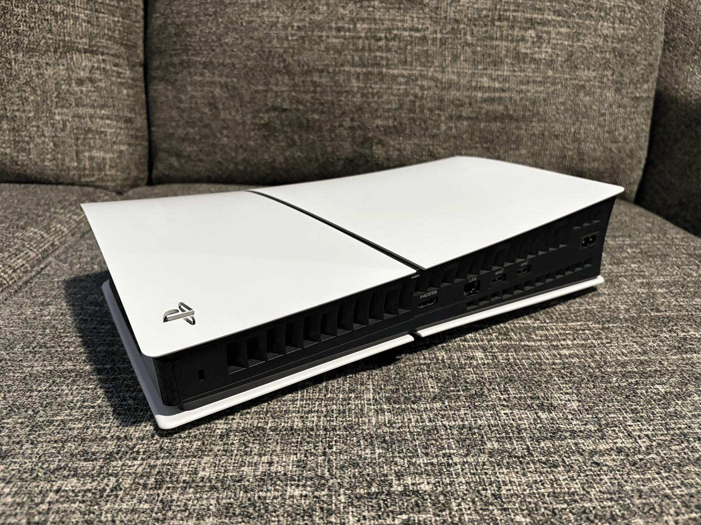 PS5 Disc Edition 1TB + 2x PS5 Controllers + 4 GAMES [SF6 + FFVII Remake + Astro Bot + Bloodborne]