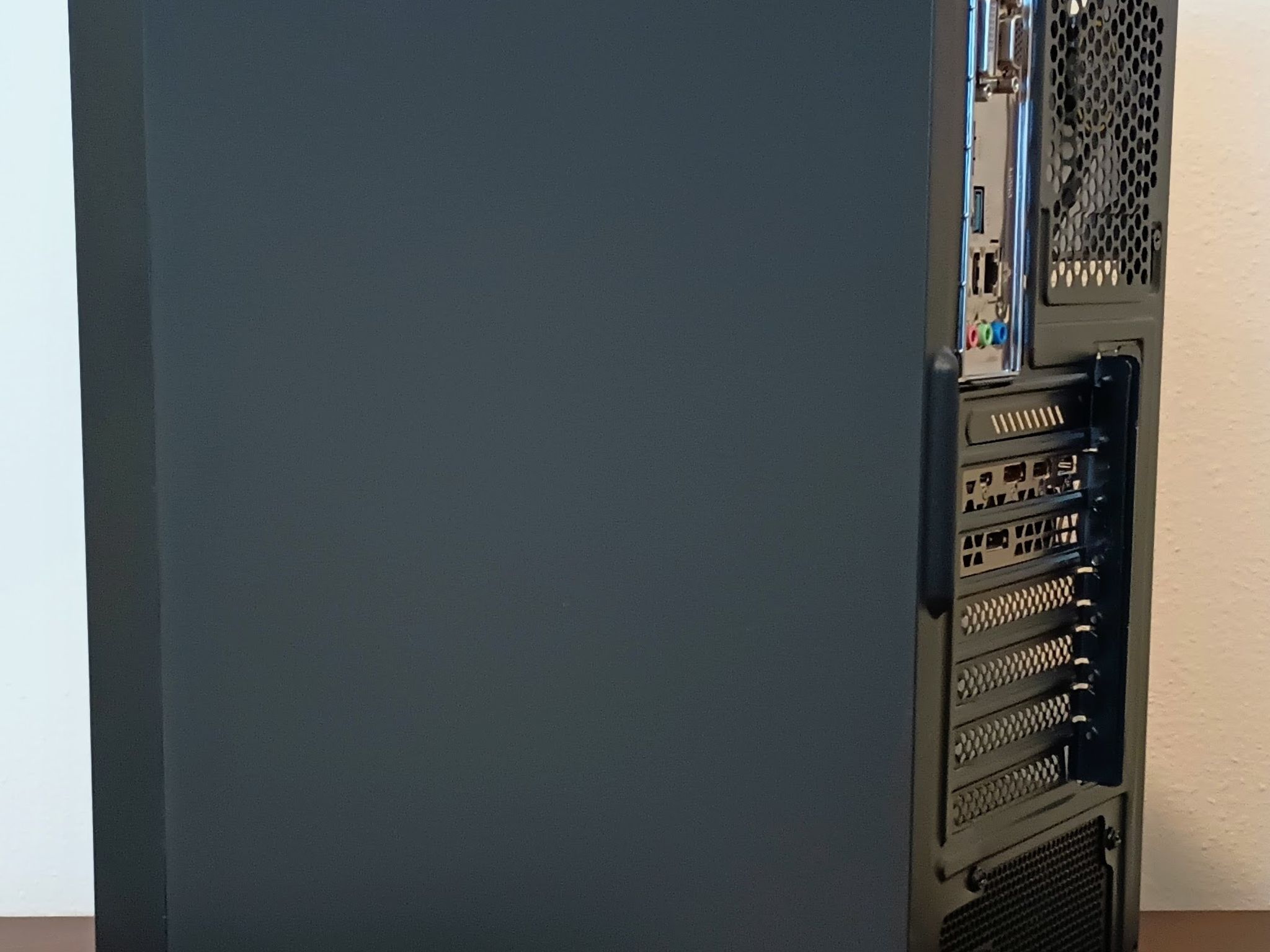 Awesome RGB Gaming PC i7 9700k RTX 2080 16GB RAM 1tb ssd WI-FI & BLUETOOTH Value Midrange