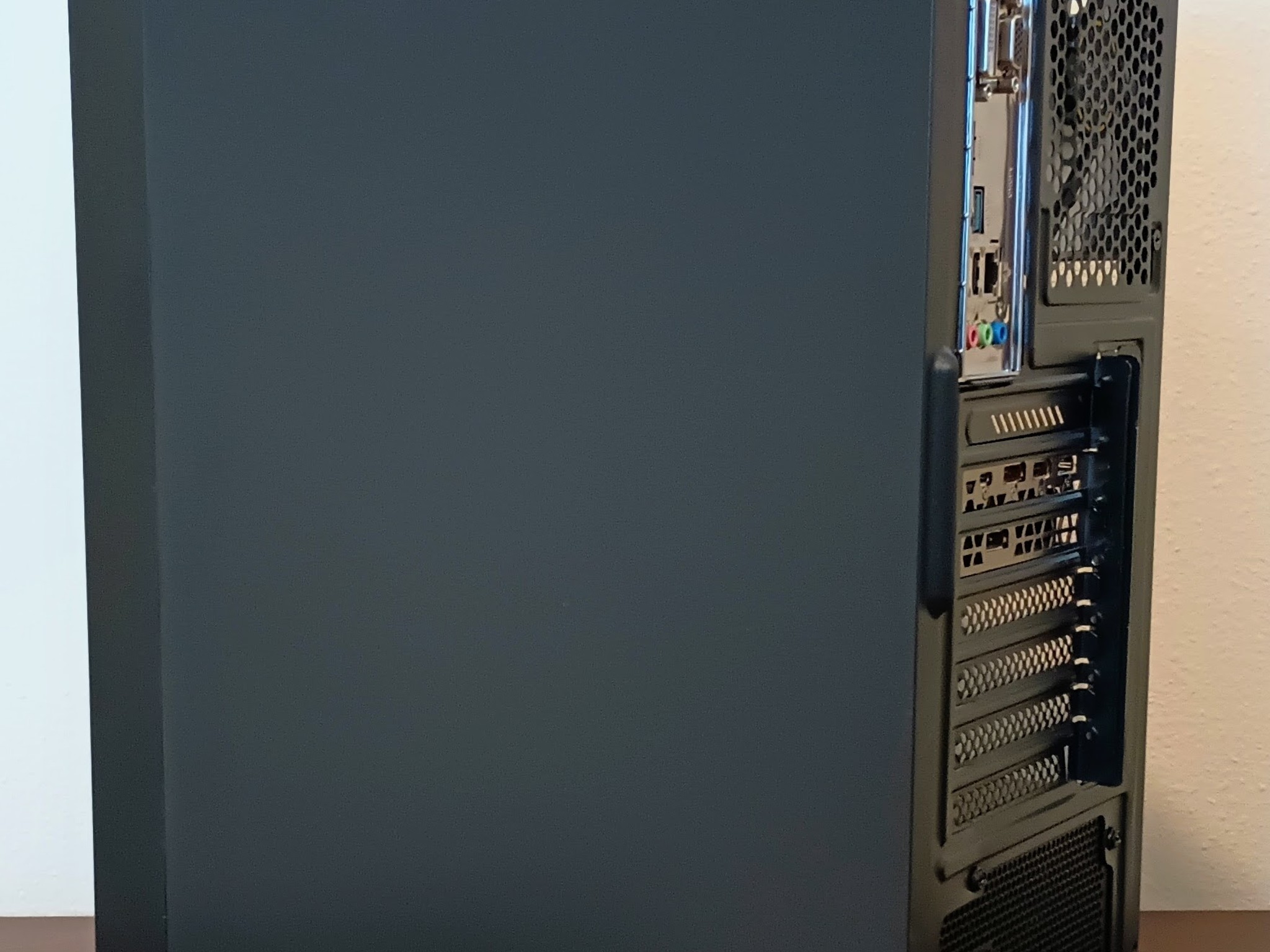 Awesome RGB Gaming PC i7 9700k RTX 2080 16GB RAM 1tb ssd WI-FI & BLUETOOTH Value Midrange