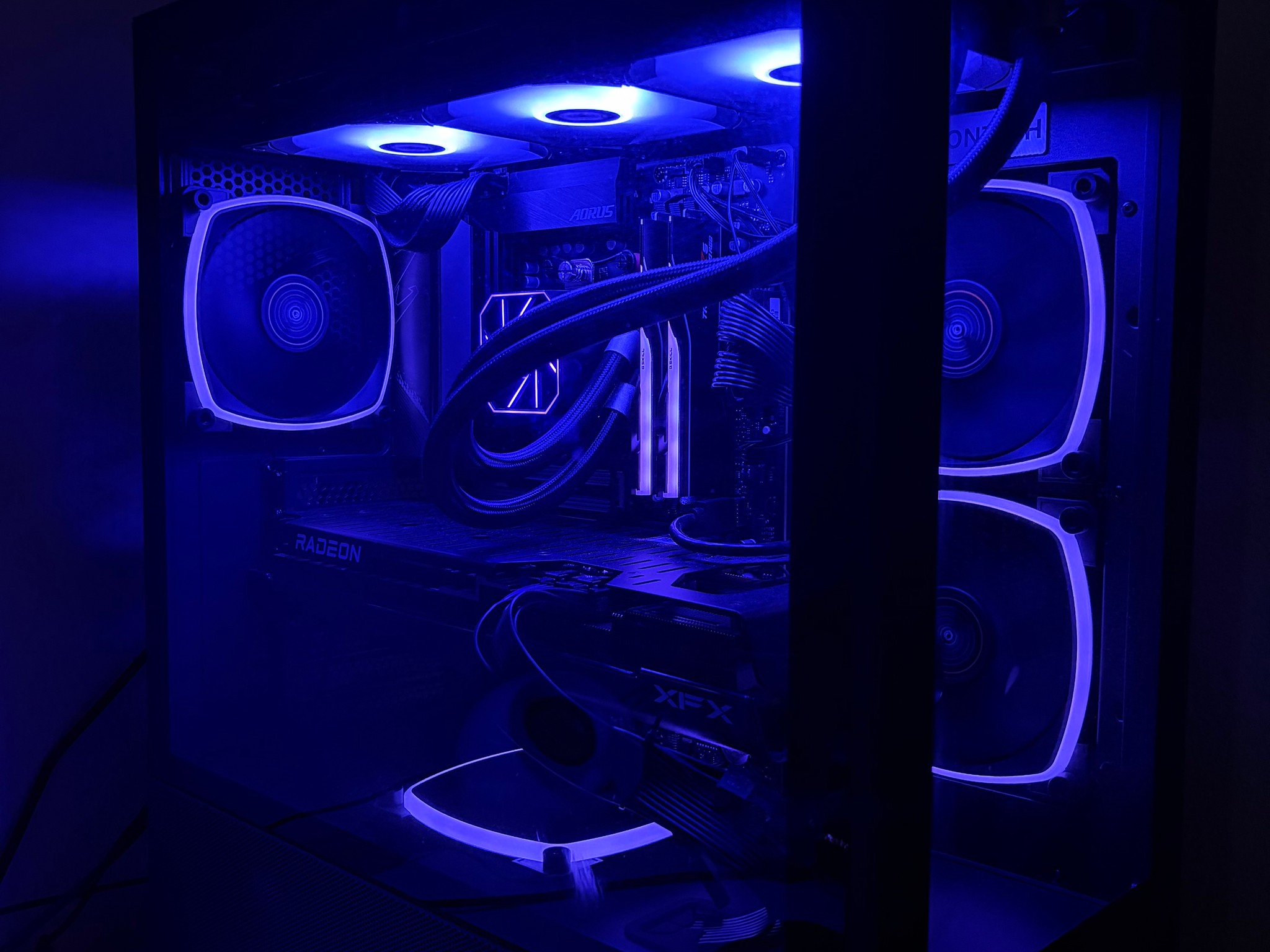 Gaming PC - AMD Ryzen 7 7700X | RX 7900 GRE 16GB | 32GB DDR5 | 1TB NVMe SSD