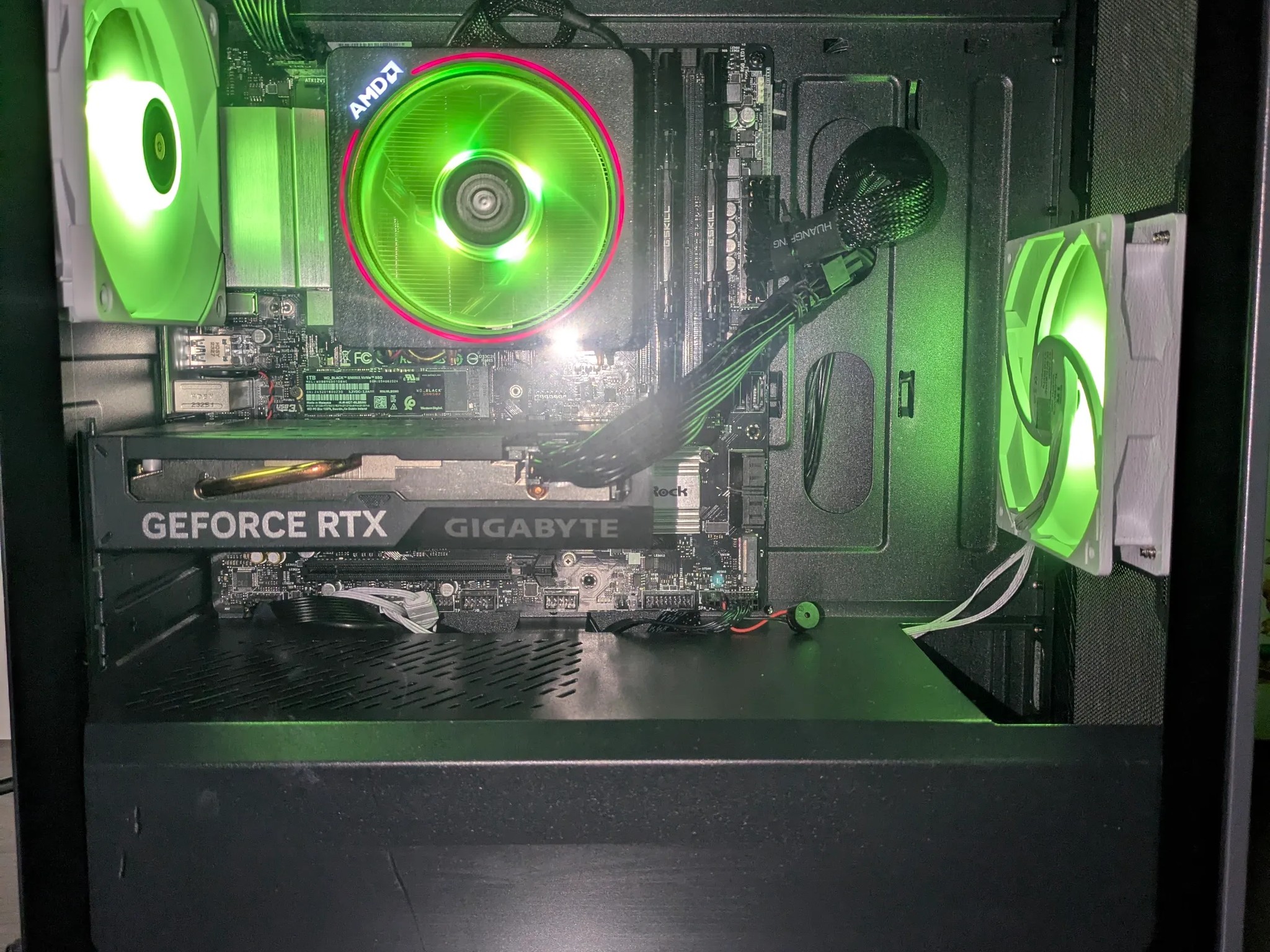 RTX 4060 | Ryzen 5 5600X3D | 16GB | 1TB SSD | 650W GOLD