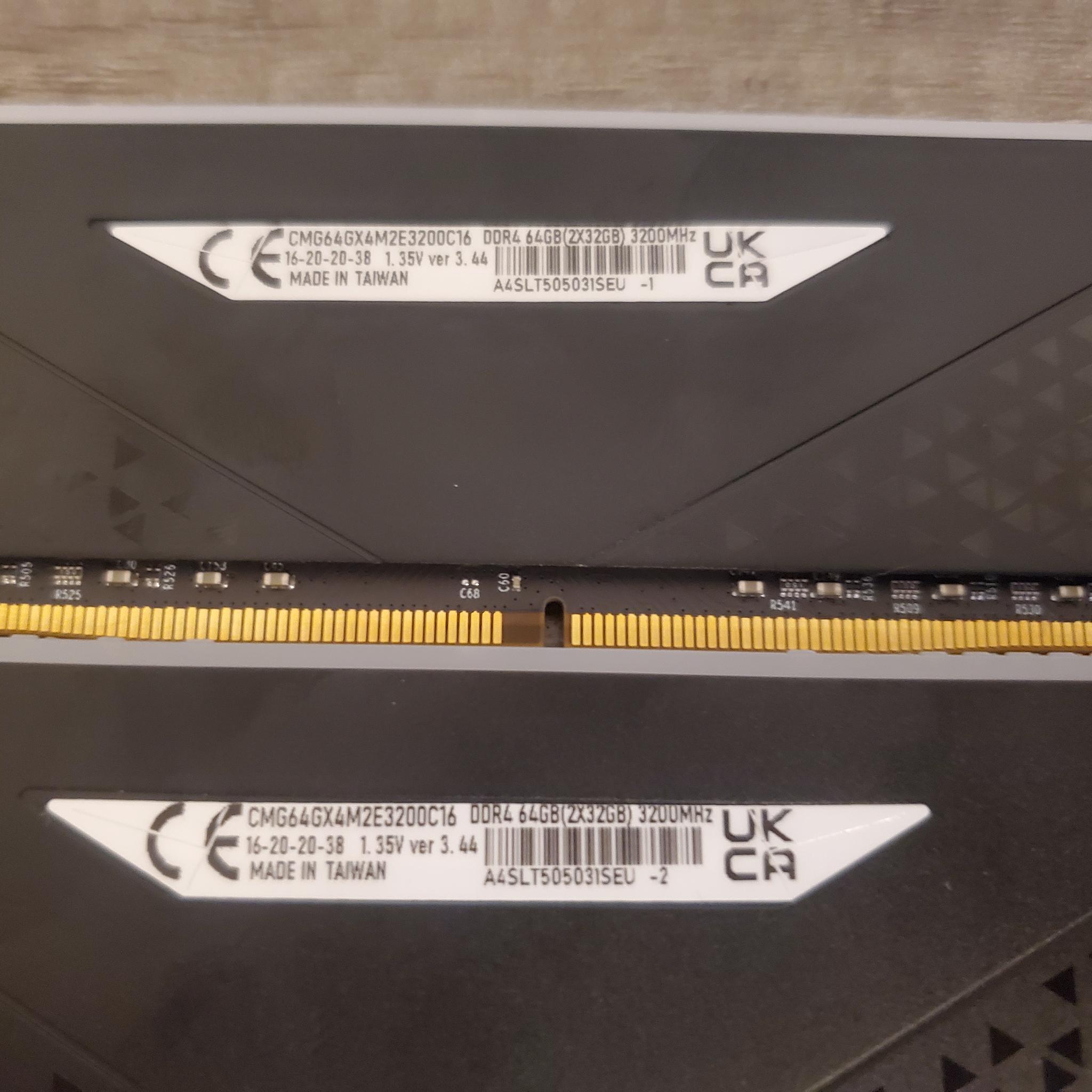 2x32GB DDR4 Corsair RGB 3200MHz Black