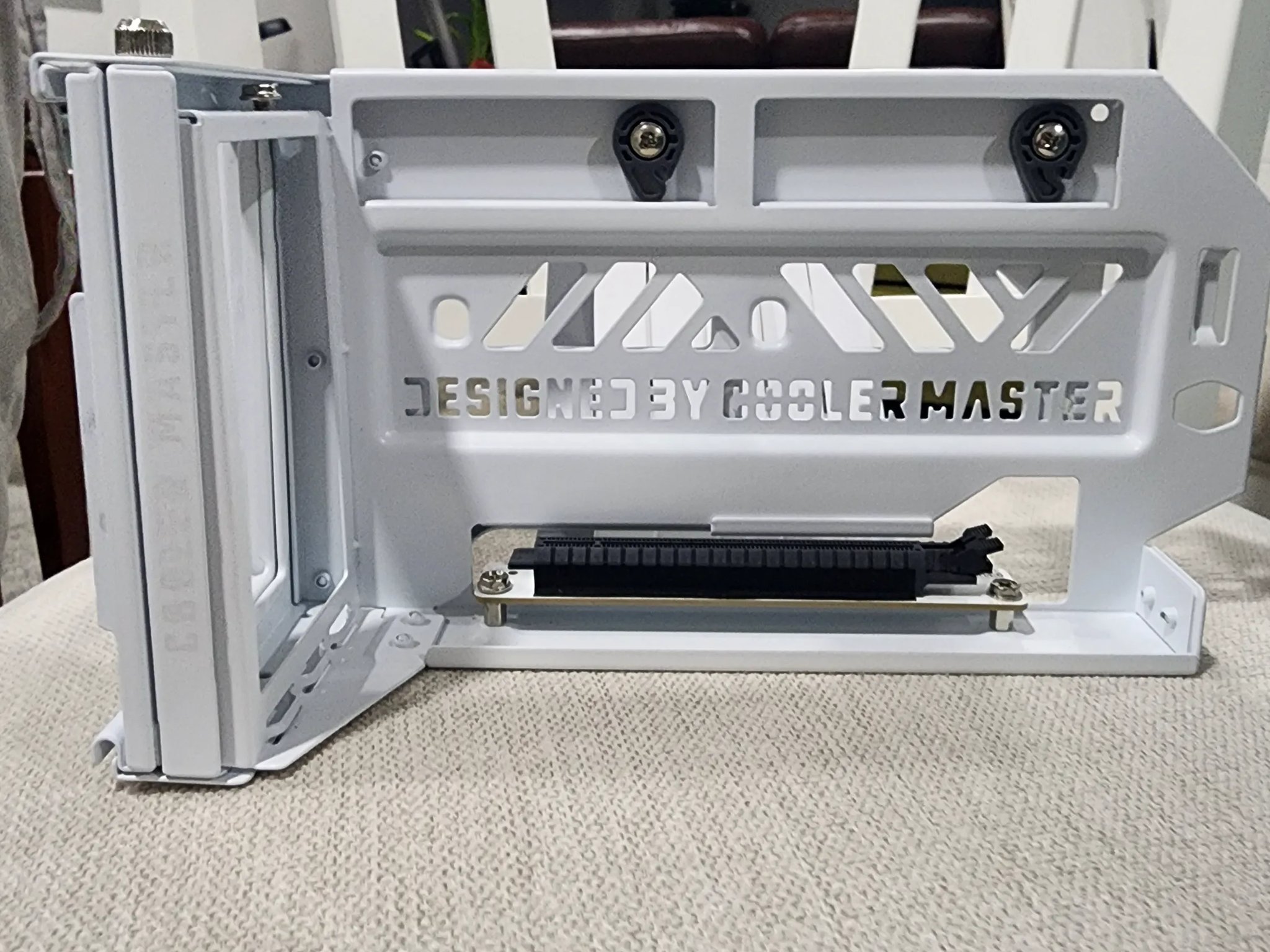 Cooler Master Vertical GPU mount with riser