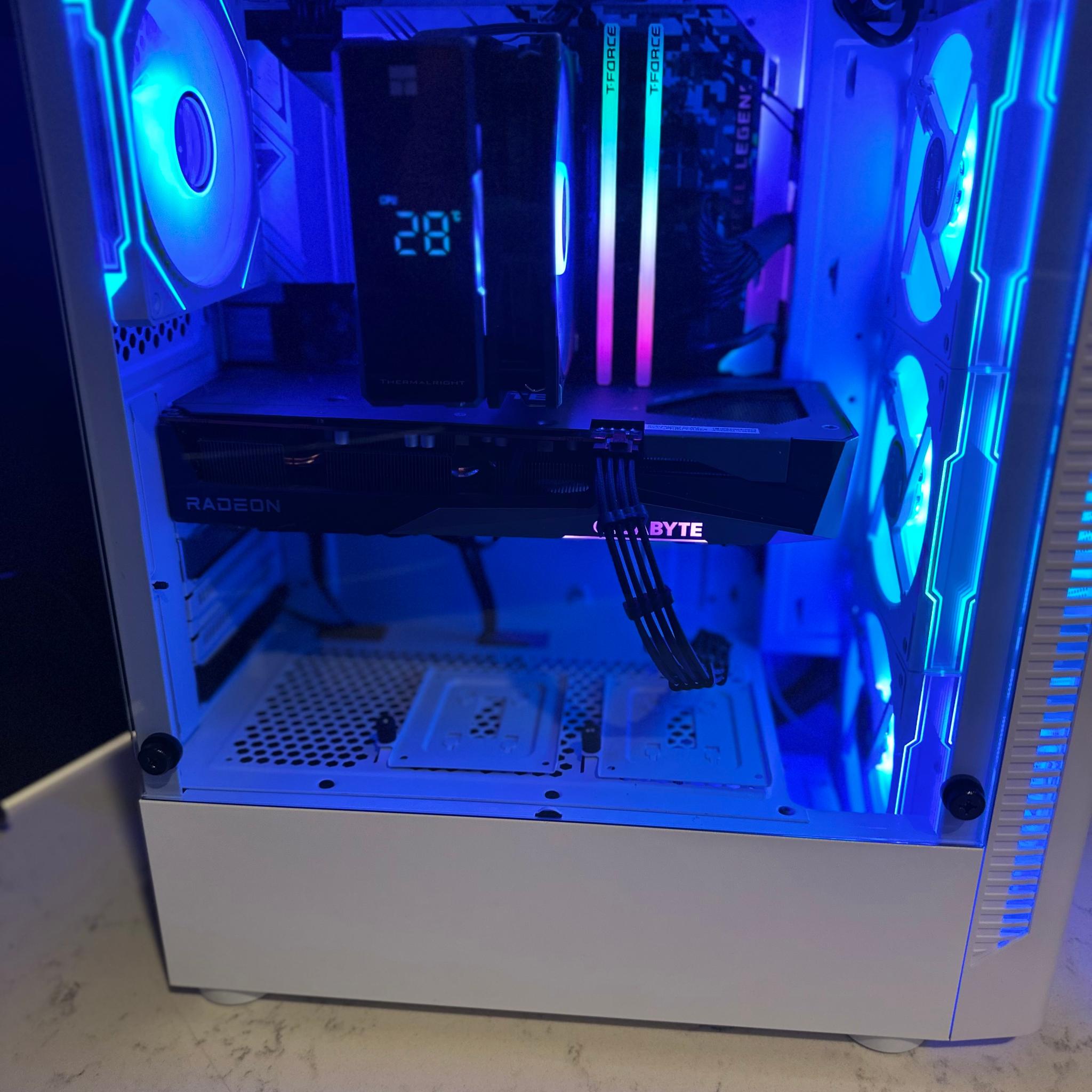 Intel Core i5-10500 - Radeon RX 7600 - Mid Tower Gaming PC White - 512GB M.2, 3TB SATA