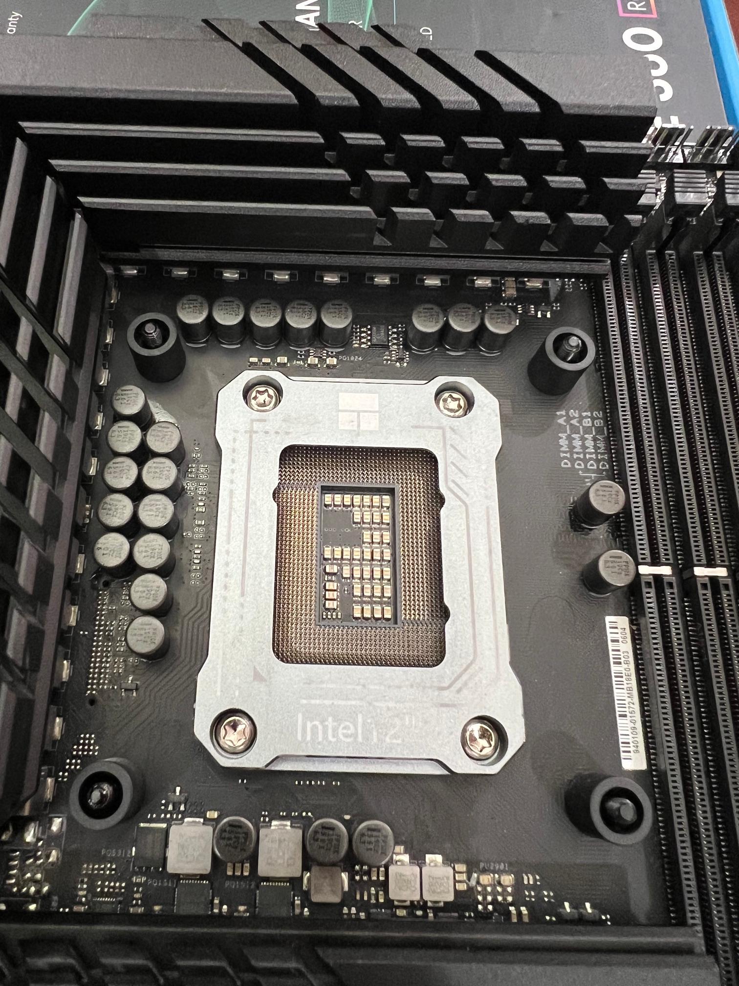 ROG MAXIMUS Z790 HERO BUNDLE WITH 360 AIO.