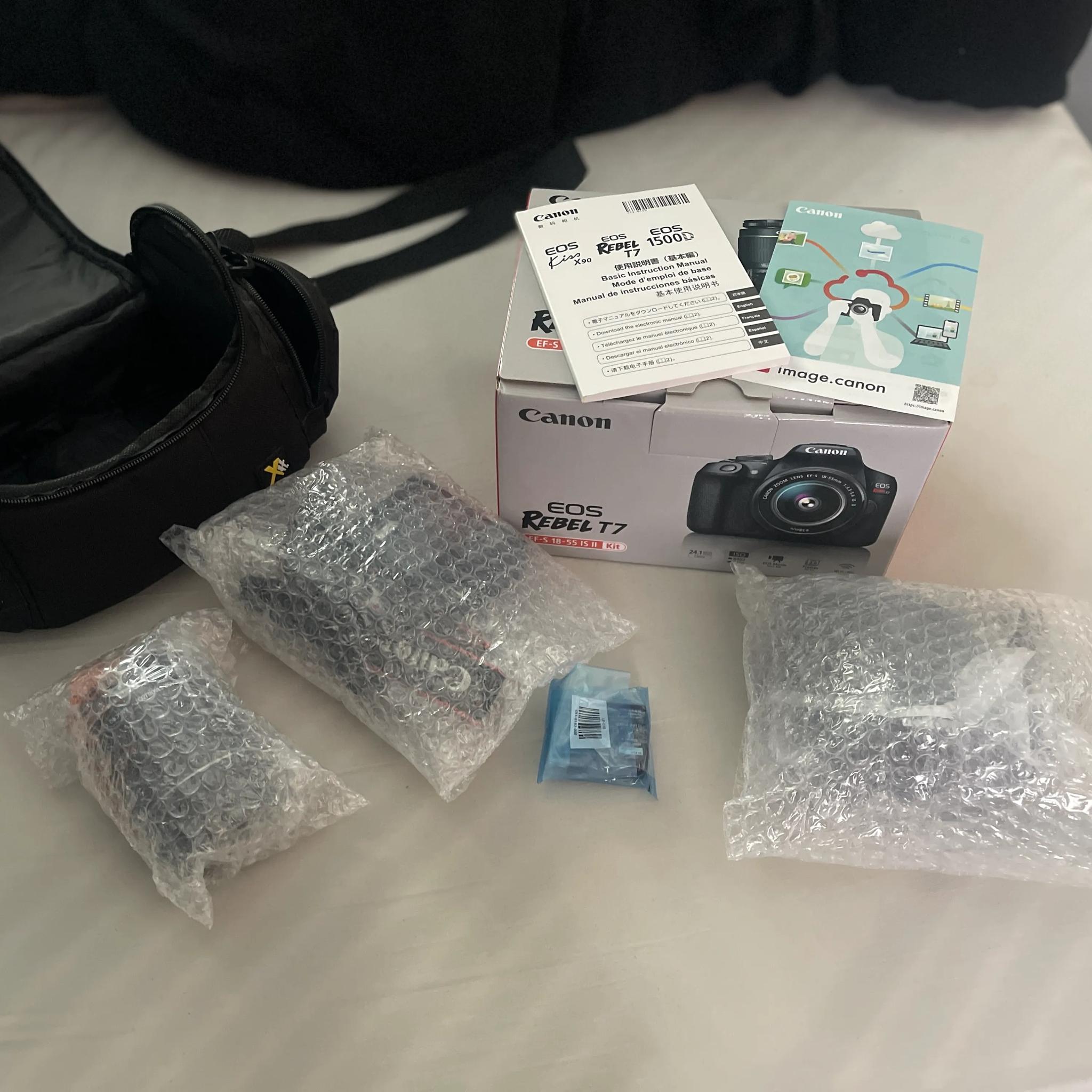 EOS Rebel T7 EF-S 18-55mm IS II Kit, With Bag, Very Lightly Used, Original Box