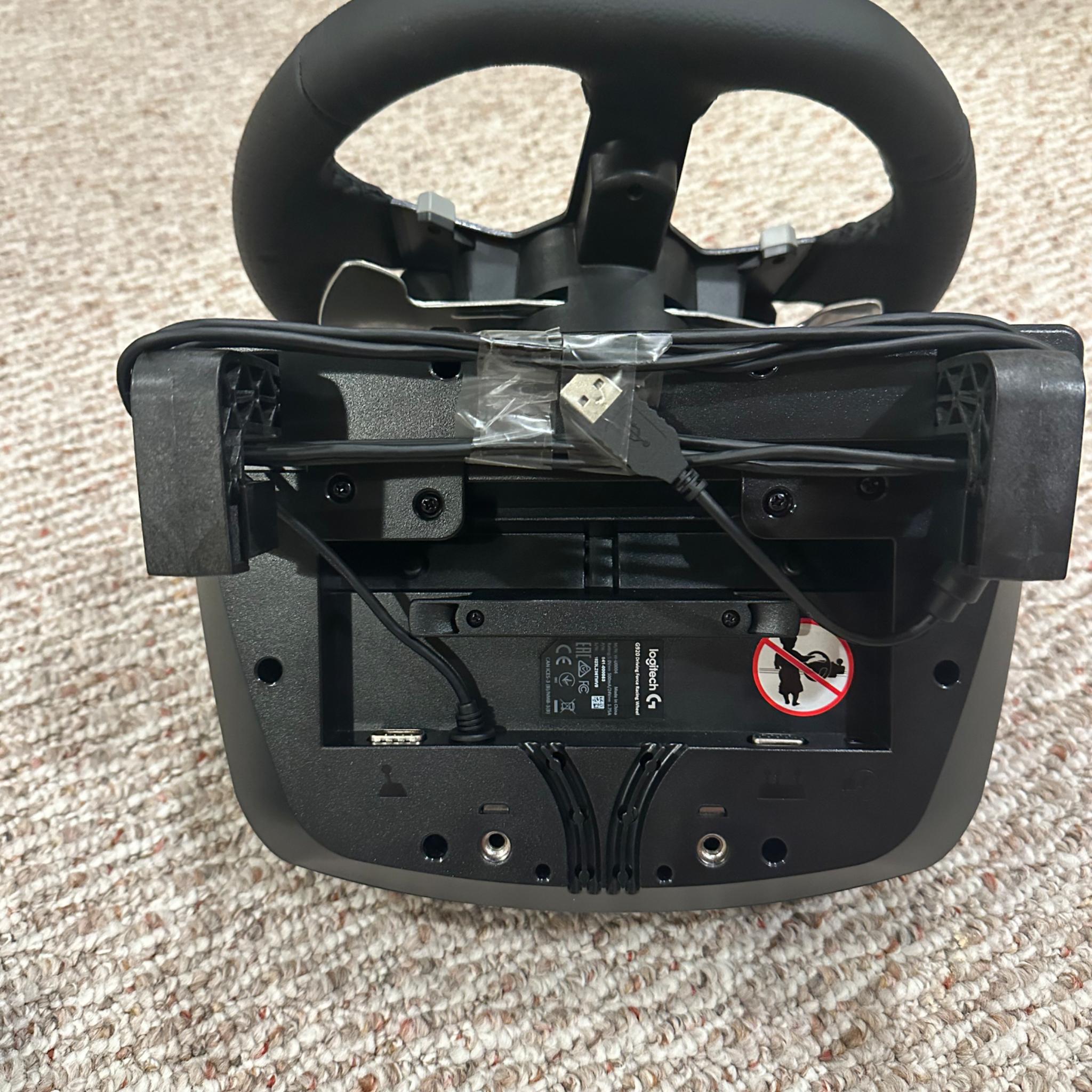 Logitech G920 Driving Force Racing Wheel with Shifter Excellent Condition