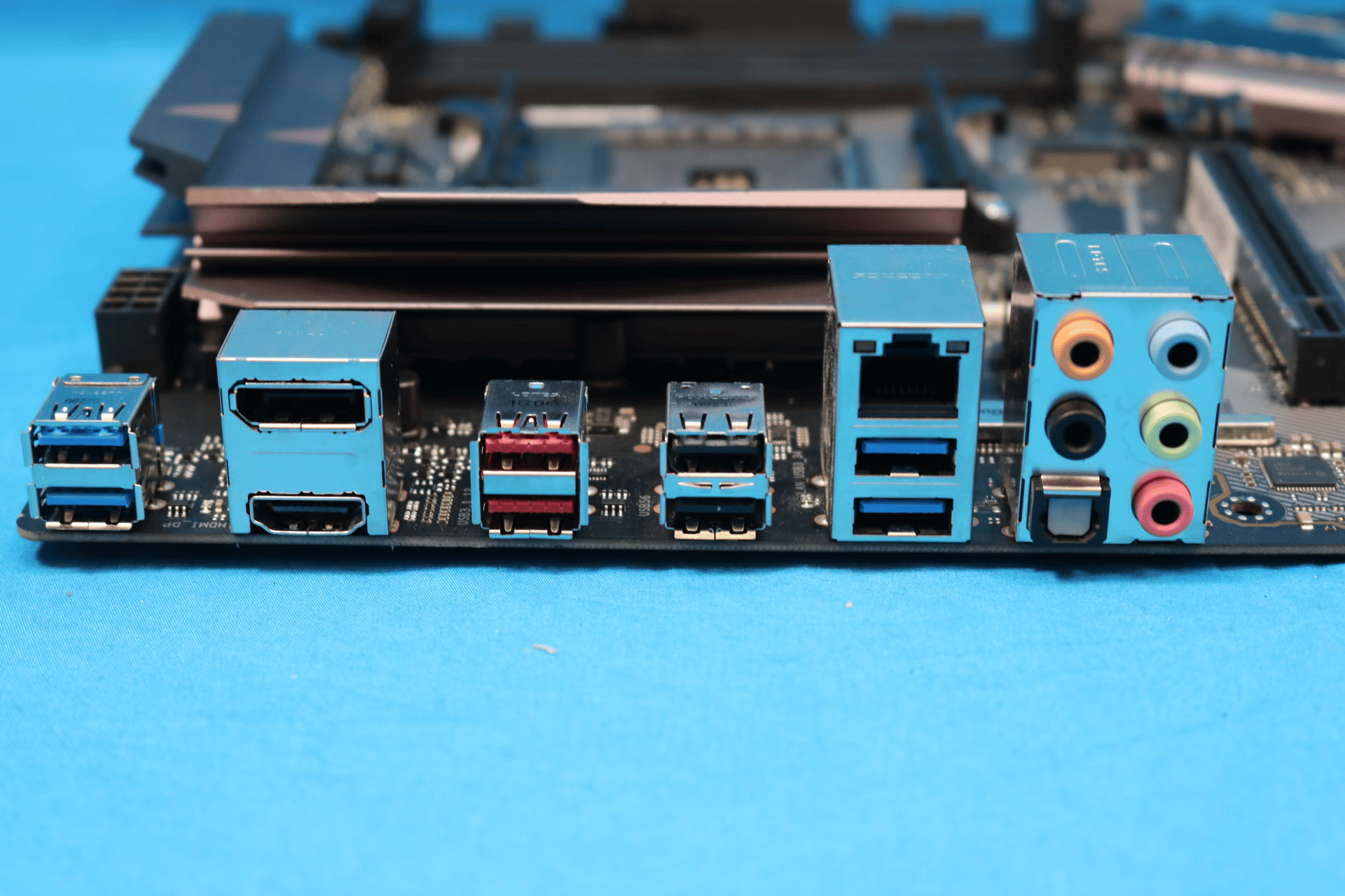 *Updated BIOS* ASUS ROG STRIX B350-F Gaming AMD Socket AM4 DDR4 ATX Desktop Motherboard No I/O