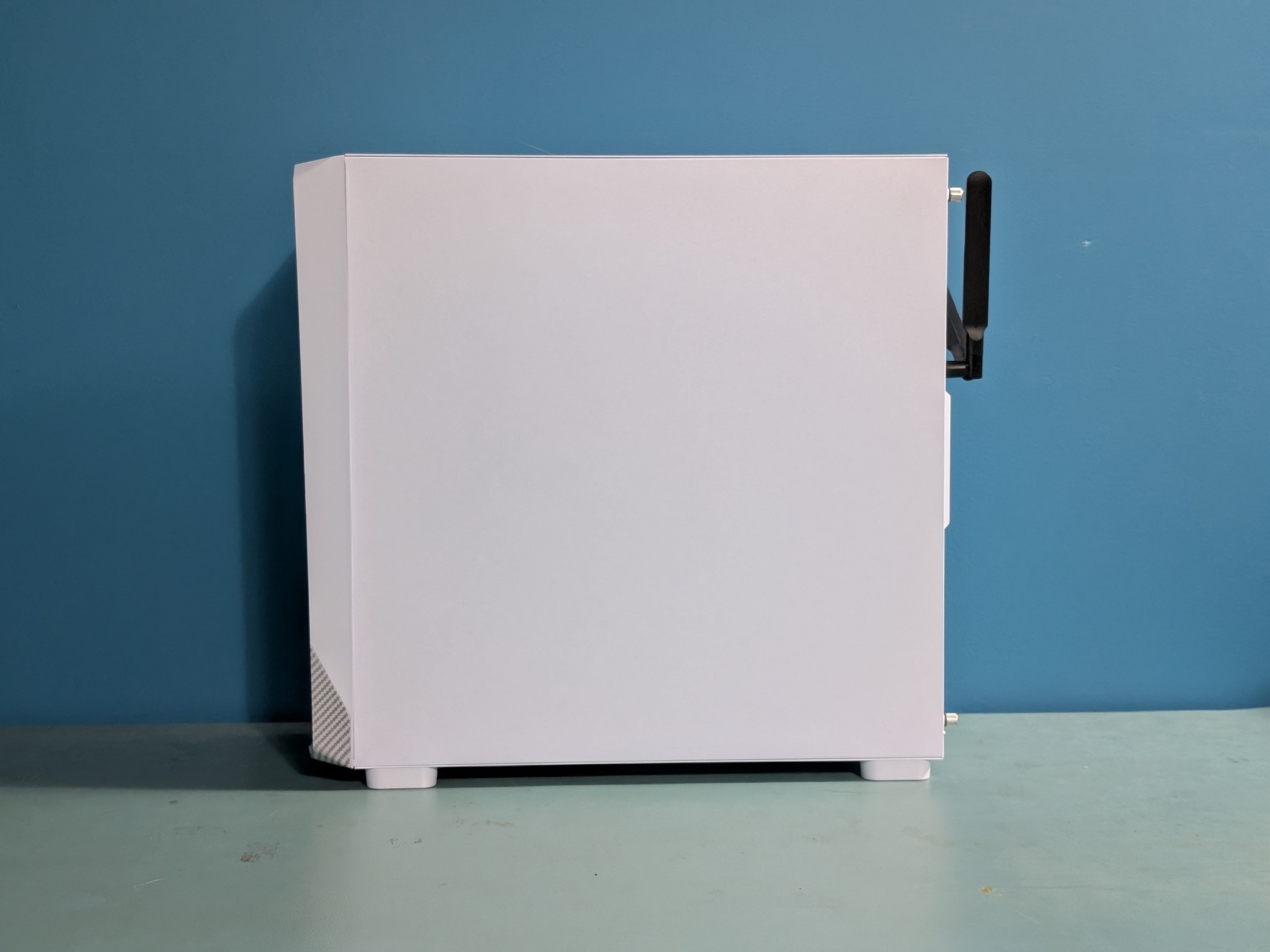 Pristine White Gaming Rig – RTX 5060 & Ryzen 5 8400F (Brand New / ARGB Custom)
