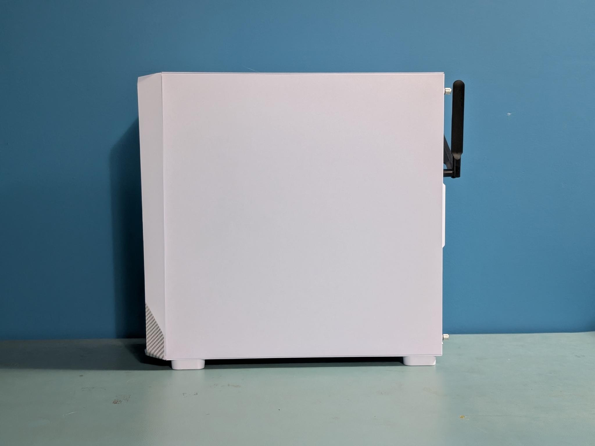 Pristine White Gaming Rig – RTX 5060 & Ryzen 5 8400F (Brand New / ARGB Custom)