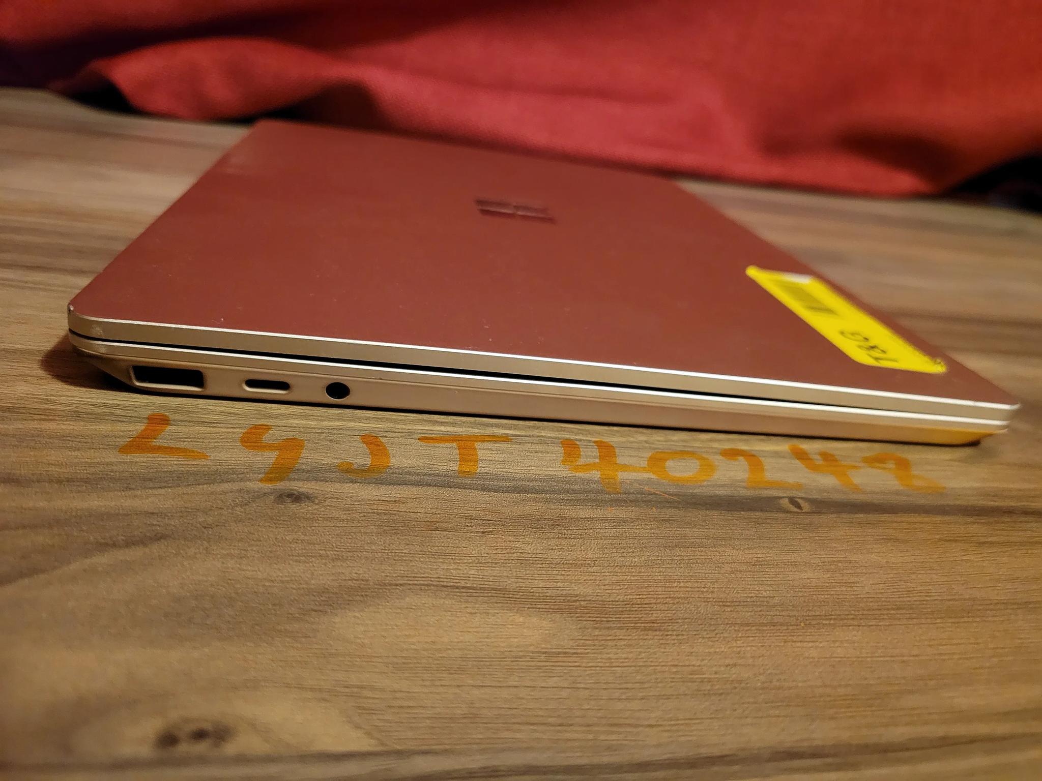 Microsoft Surface Laptop Go 2 - intel i5 11th gen. - 256gb ssd - 12.4" touch screen