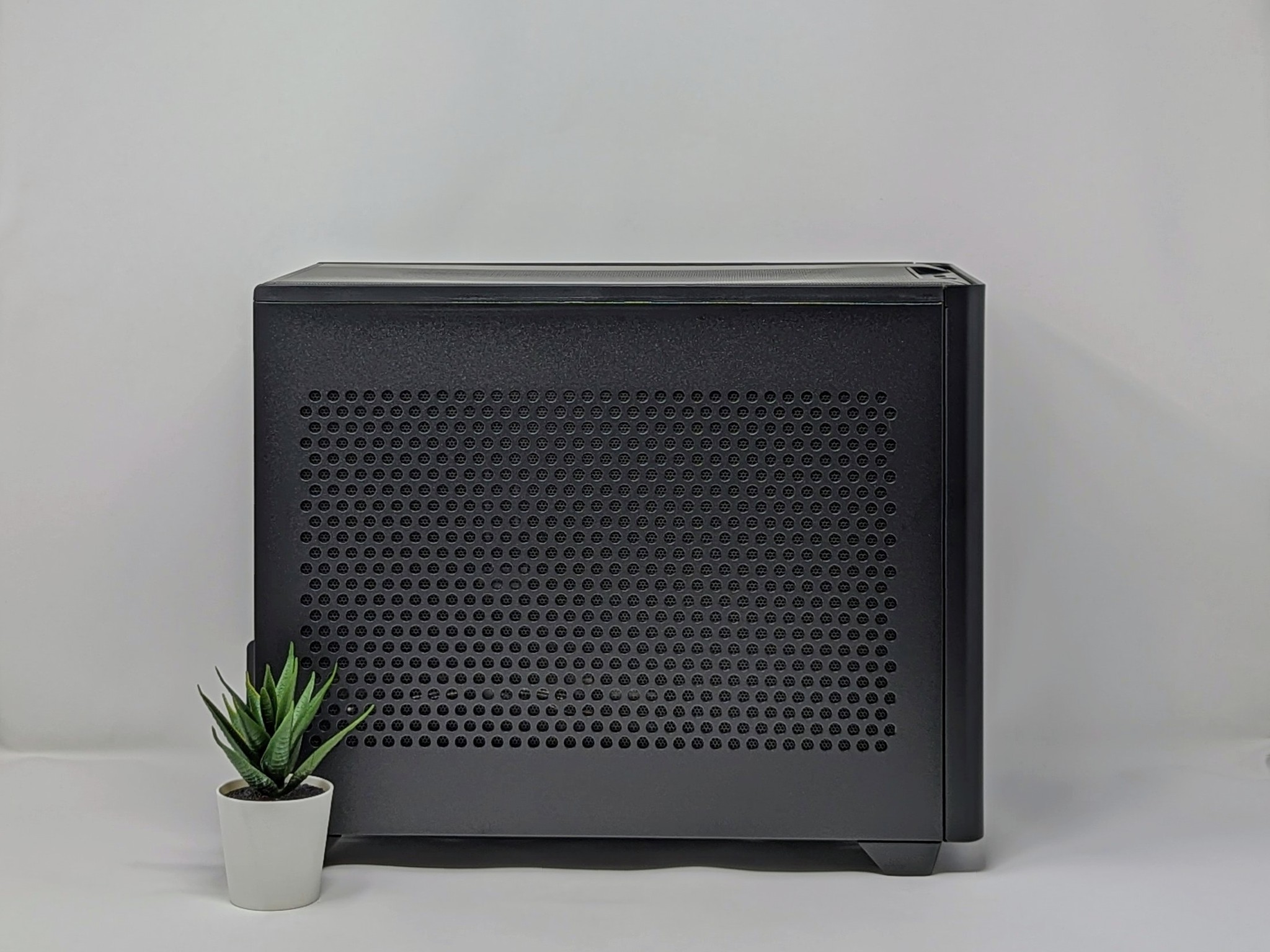 Minimalist AM4 ITX | RX 6750 XT | Ryzen 5 5600X | 32gb RAM | MSI M450 3TB NVMe SSD