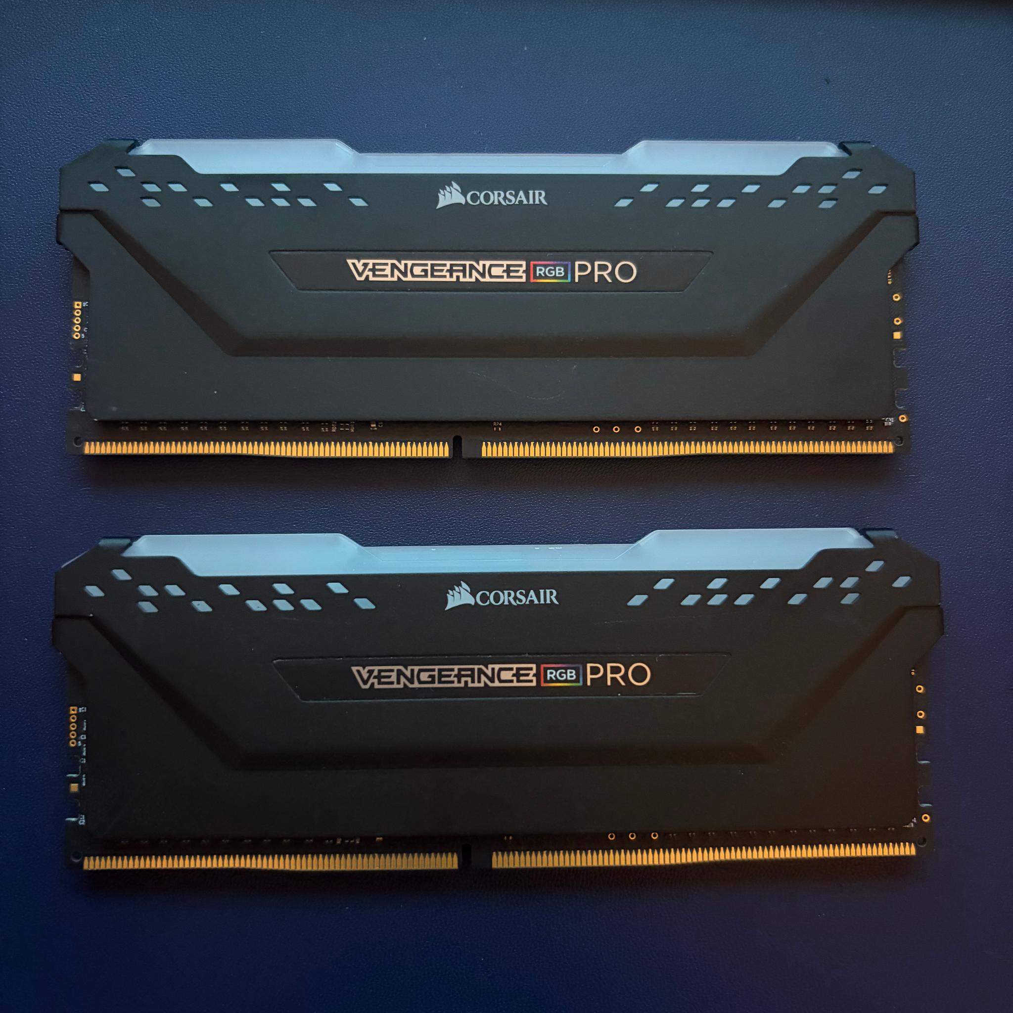 16GB (2 x 8GB) Corsair Vengeance RGB PRO DDR4