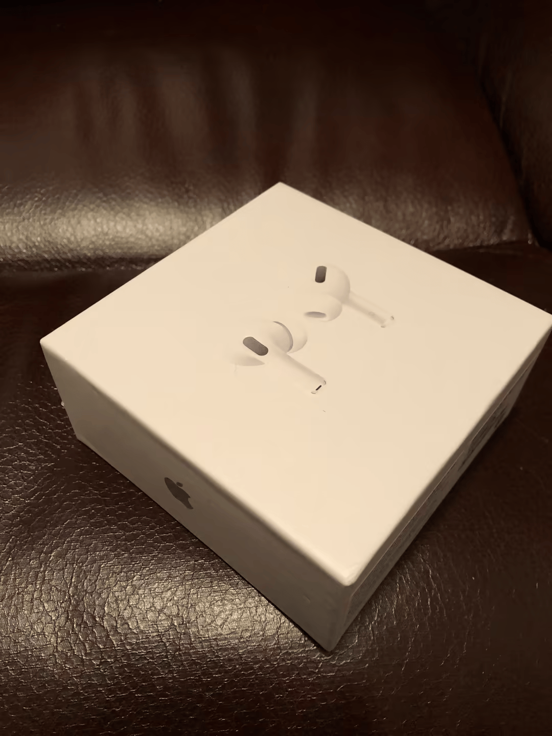 New Apple AirPods Pro w/ mag.case 