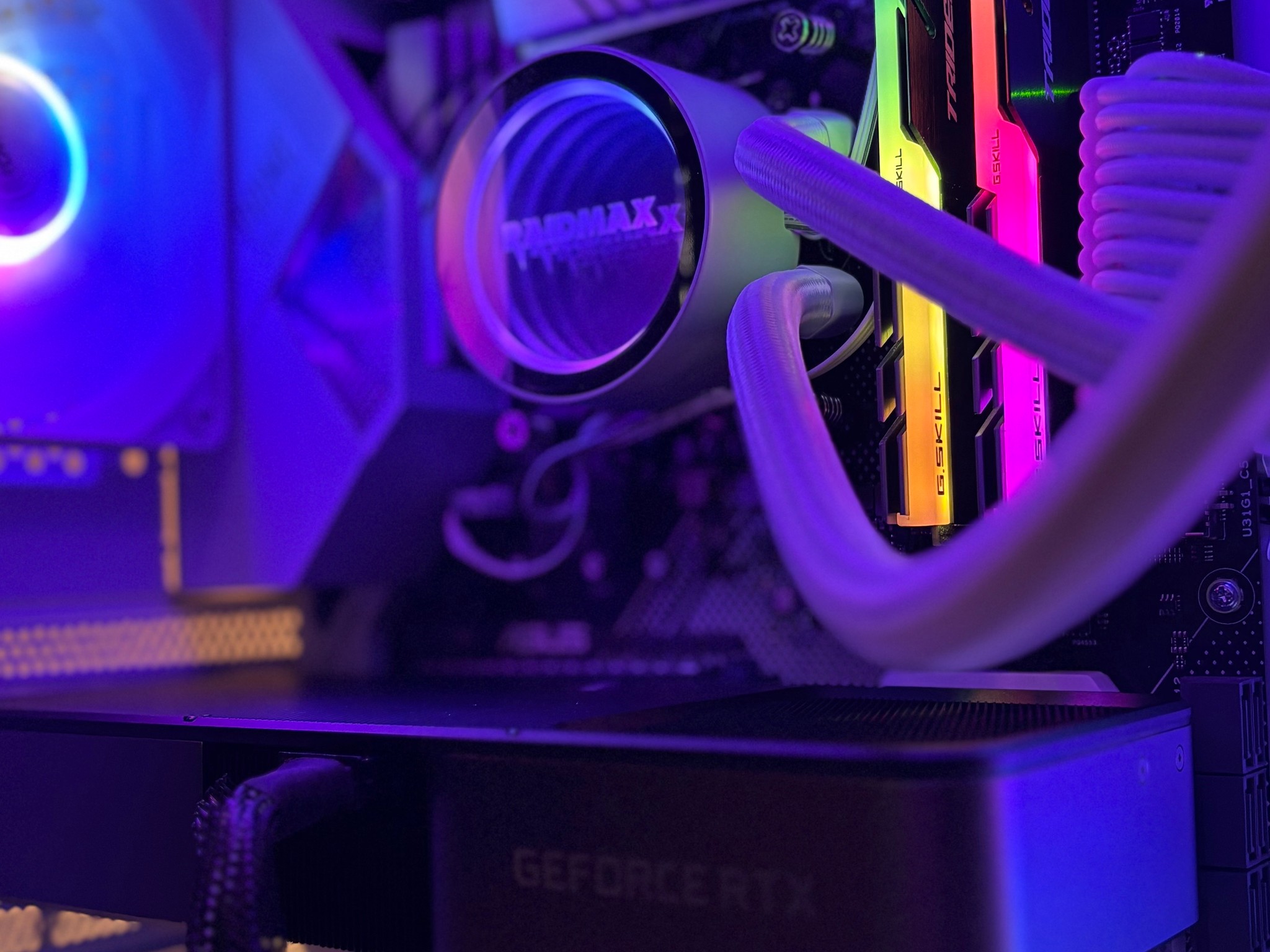 White Gaming PC - RTX 3070, Core i9 9900K, 16GB RAM, 512GB SSD
