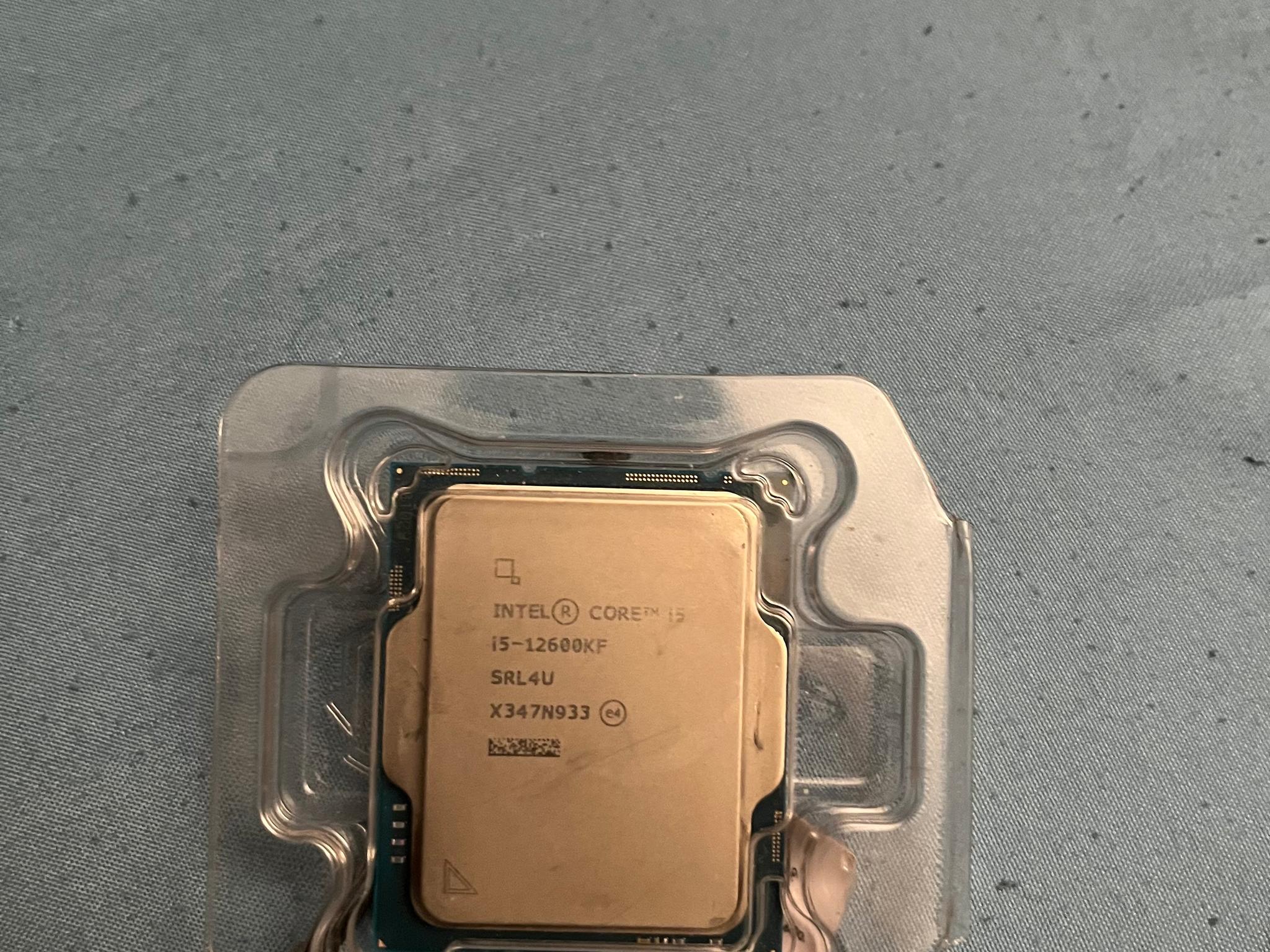 Intel Core i5-12600KF with CPU cooler