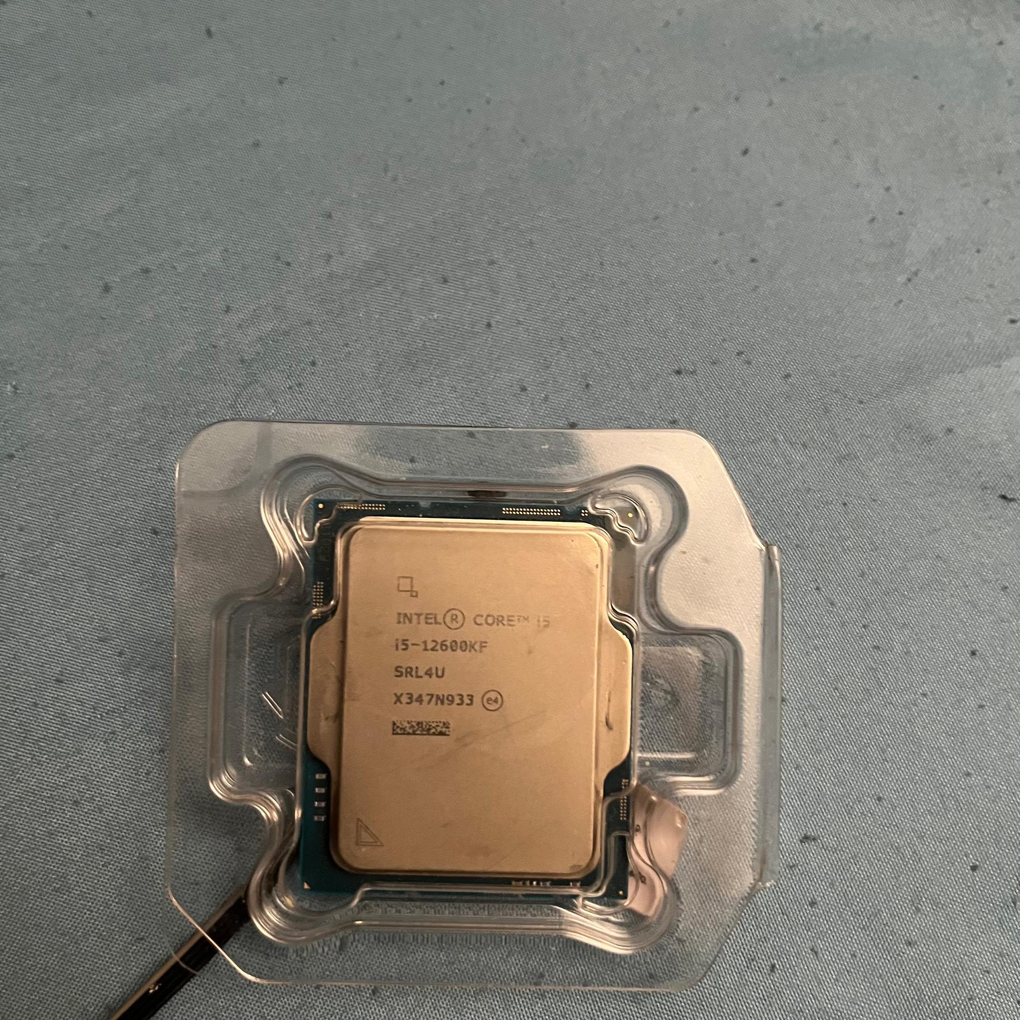 Intel Core i5-12600KF with CPU cooler