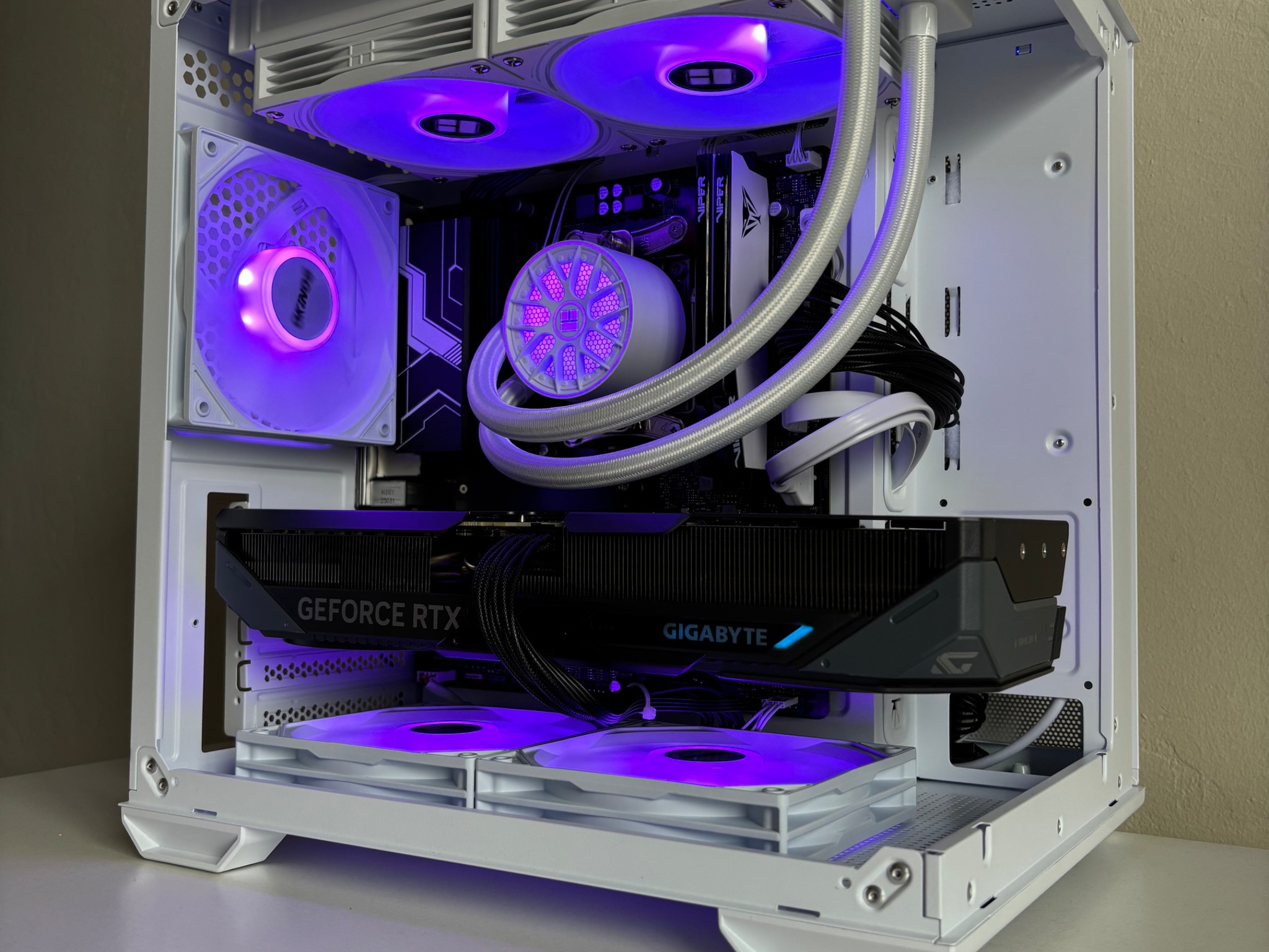 RTX 5070 | Ryzen 5 9600x | 32GB DDR5 | 1 TB NVME | 850w Gaming/Streaming PC
