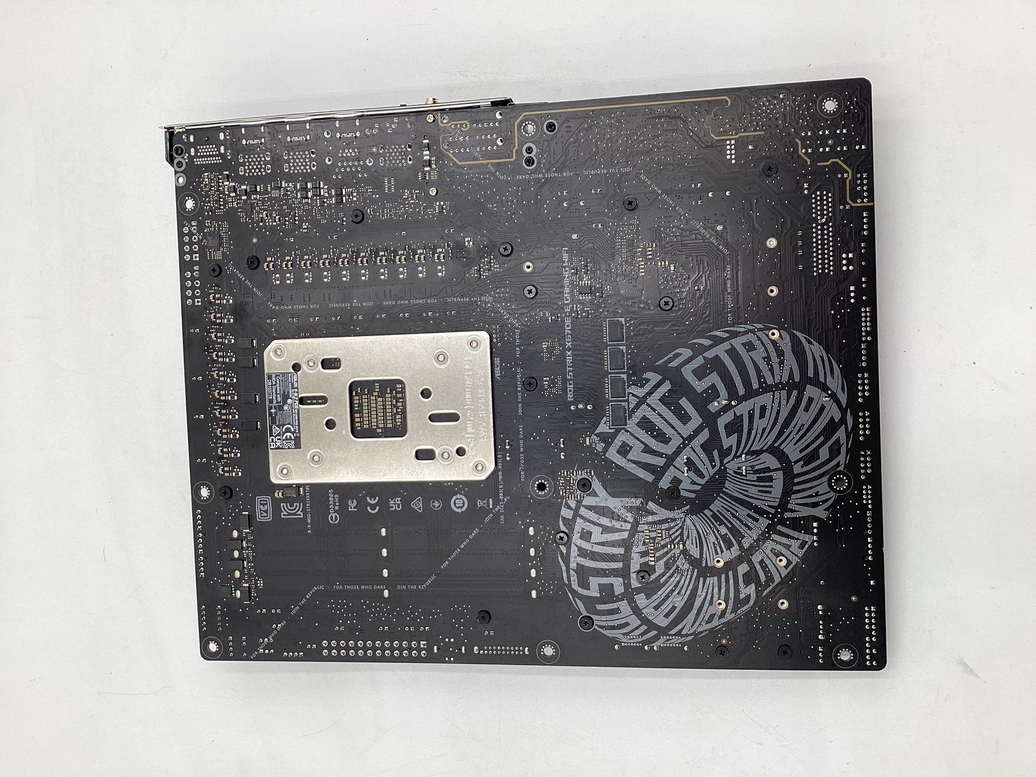 ASUS ROG Strix X670E-E Gaming Socket AM5(LGA 1718) Ryzen 7000 ATX Motherboard
