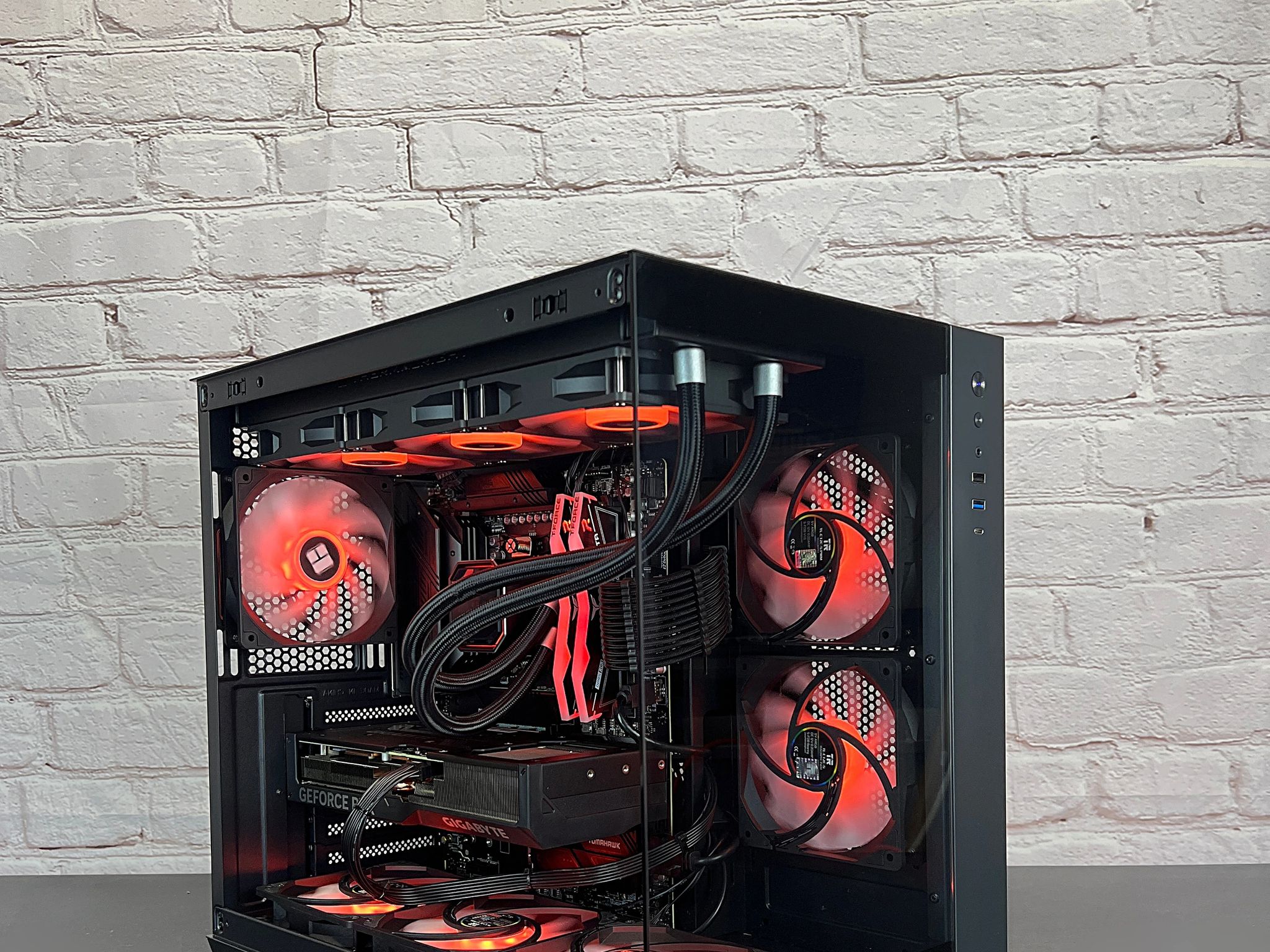 RTX 4070 TI Ryzen 7 7700X 32GB DDR5 2TB M.2 WIFI 6E Gaming PC