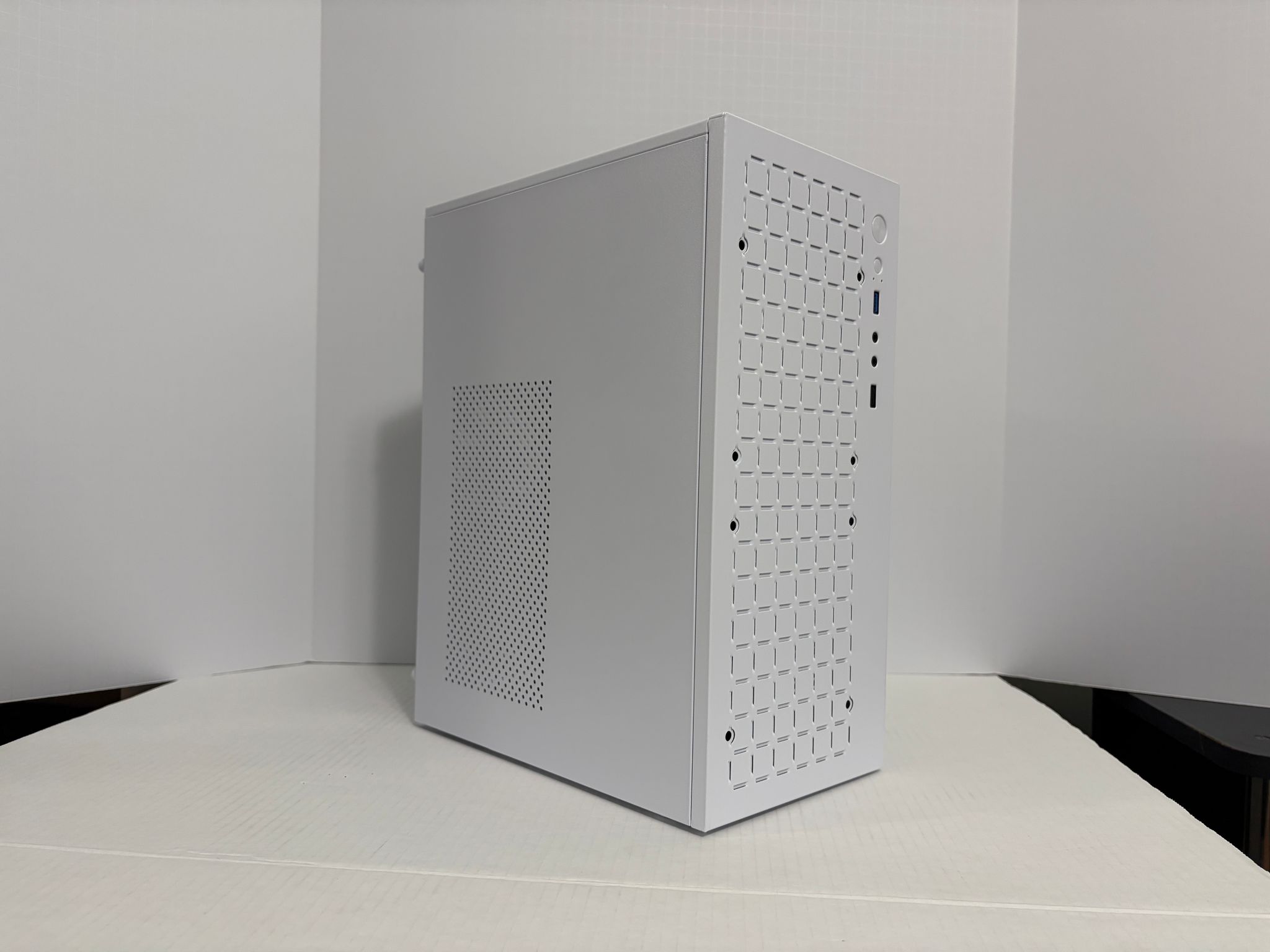 White Gaming PC – RTX 3060 Ti | Ryzen 5 | 1TB NVMe | 1080p Beast🔥🔥