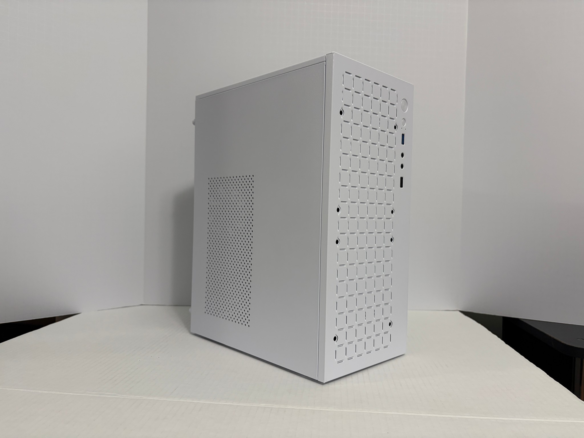 White Gaming PC – RTX 3060 Ti | Ryzen 5 | 1TB NVMe | 1080p Beast🔥🔥