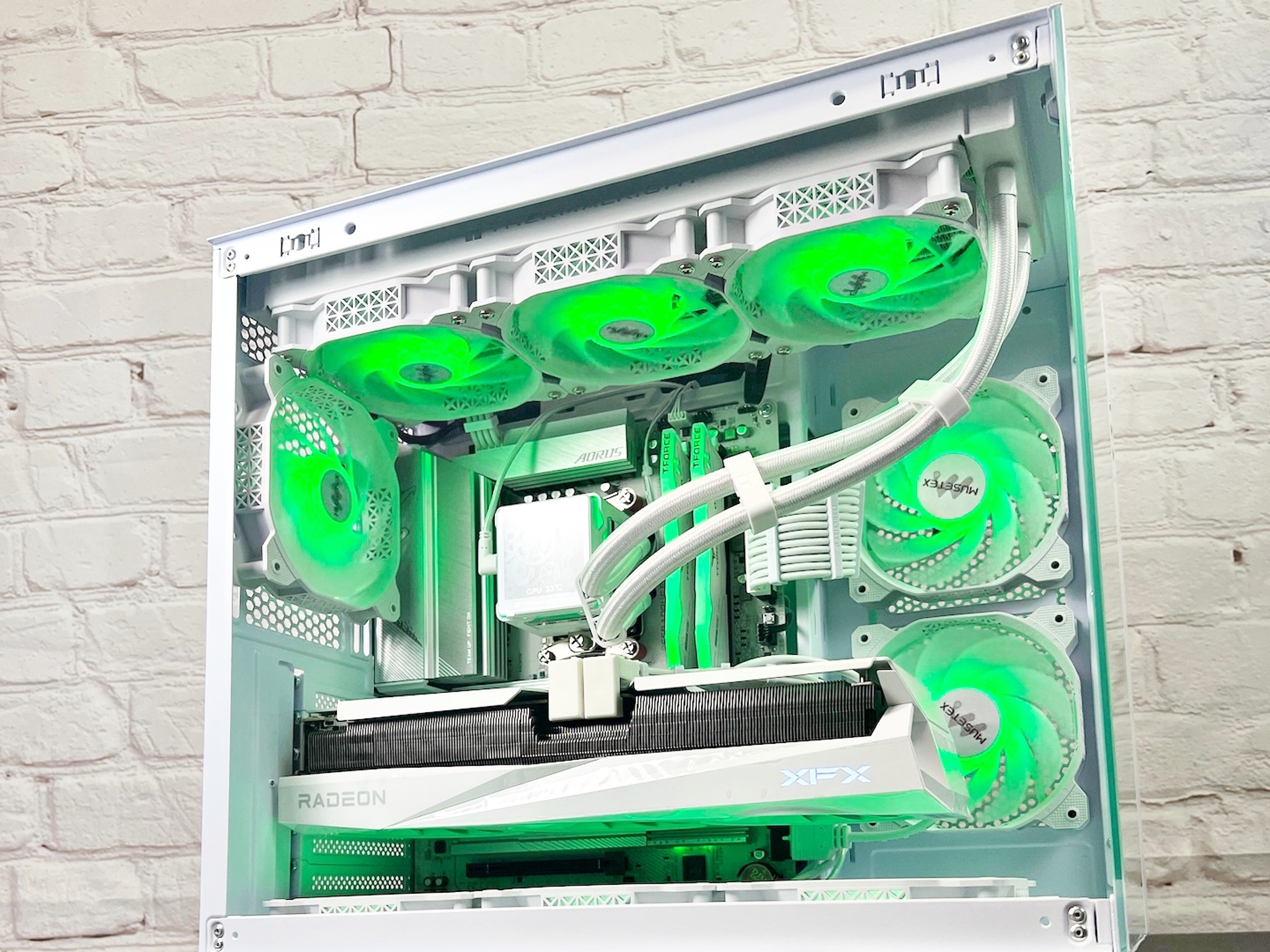 Ryzen 9800X3D RX 9070 XT 32GB DDR5 2TB M.2 WIFI 6E Win 11 Pro