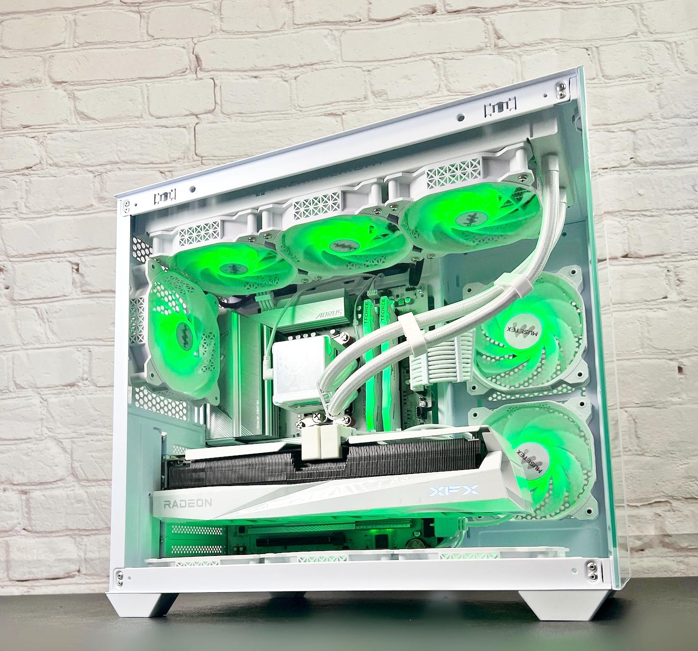 Ryzen 9800X3D RX 9070 XT 32GB DDR5 2TB M.2 WIFI 6E Win 11 Pro