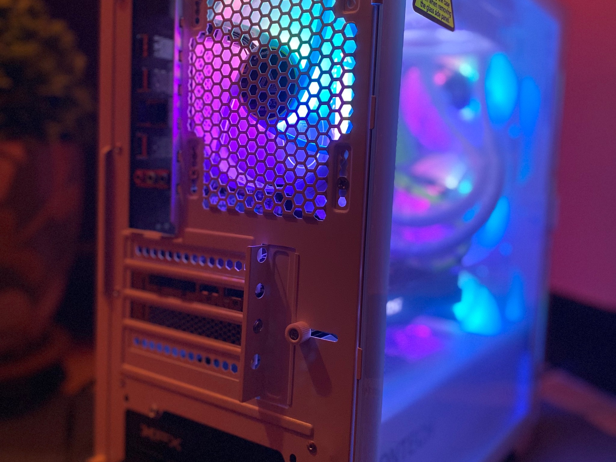 ホワイトドラゴン|RX 6650XT-Ryzen 5 5600X-16GB Corsair RGB RAM w/Over 2TB of Extra Storage 