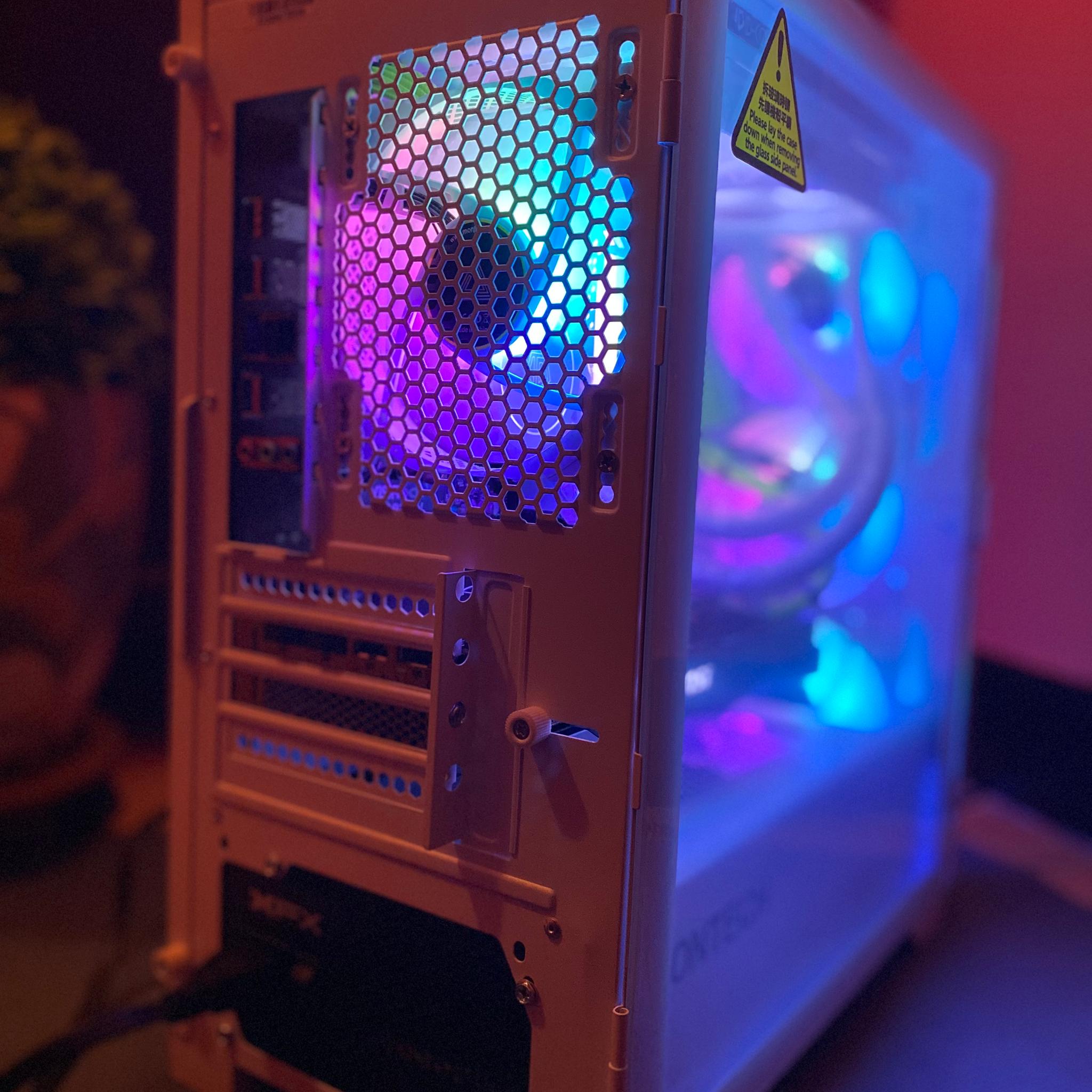 ホワイトドラゴン|RX 6650XT-Ryzen 5 5600X-16GB Corsair RGB RAM w/Over 2TB of Extra Storage 