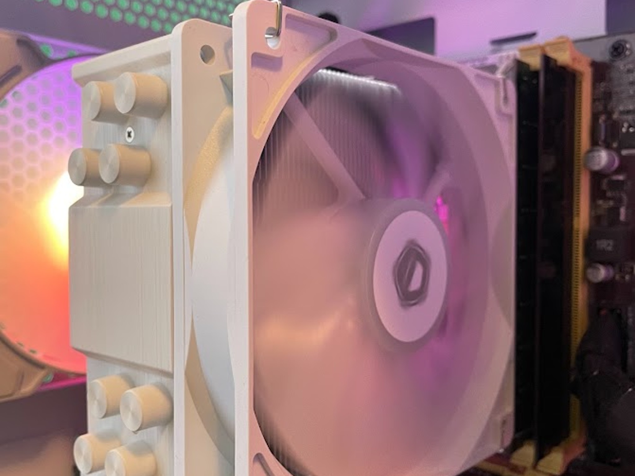 RGB White Gaming PC| Intel i5 / Amd RX580 / 8GB / 1TB Win 10 Pro WiFi