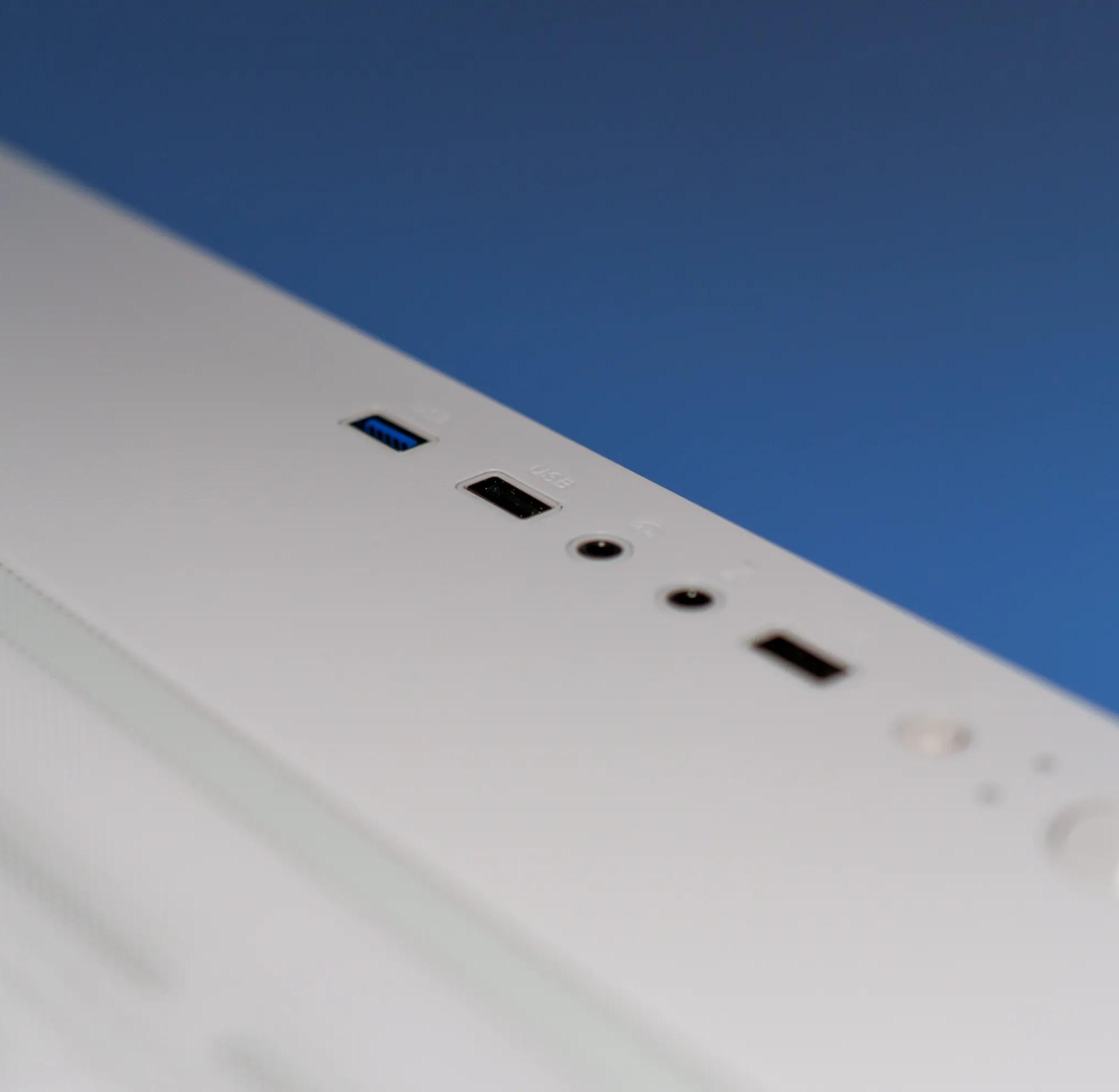 Pure White Gaming PC | Intel Arc B580 | Ryzen 5 5600x | 32GB DDR4 | 1TB m.2