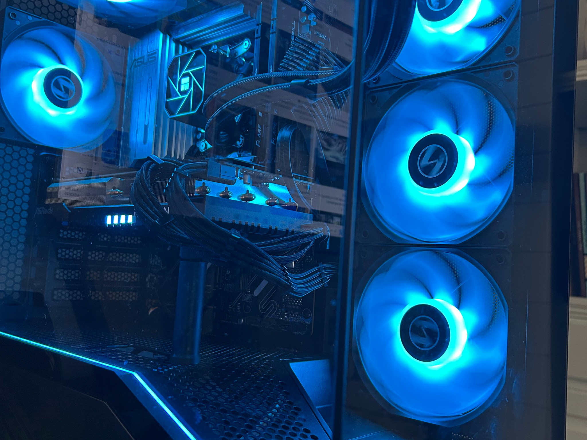 Ryzen 9 9850X3D / RX 7900 GRE / 32GB DDR5 / 360mm AIO / 1TB NVMe – High‑End Gaming & Dev PC