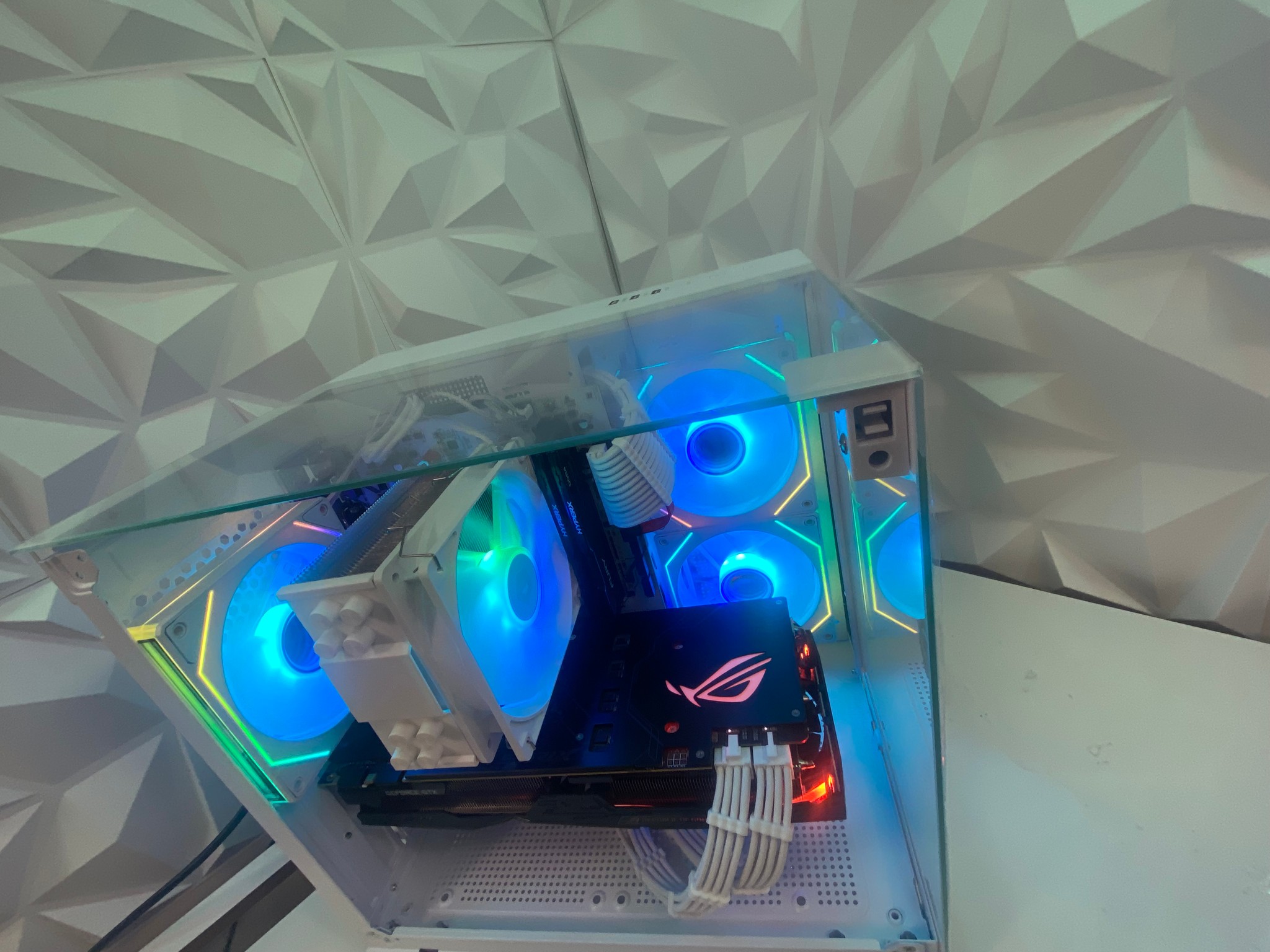 💘 💘 White Elite Build – Ryzen 7 2700 + GTX 1080 Ti 11GB | 1080p/1440p High FPS Ready