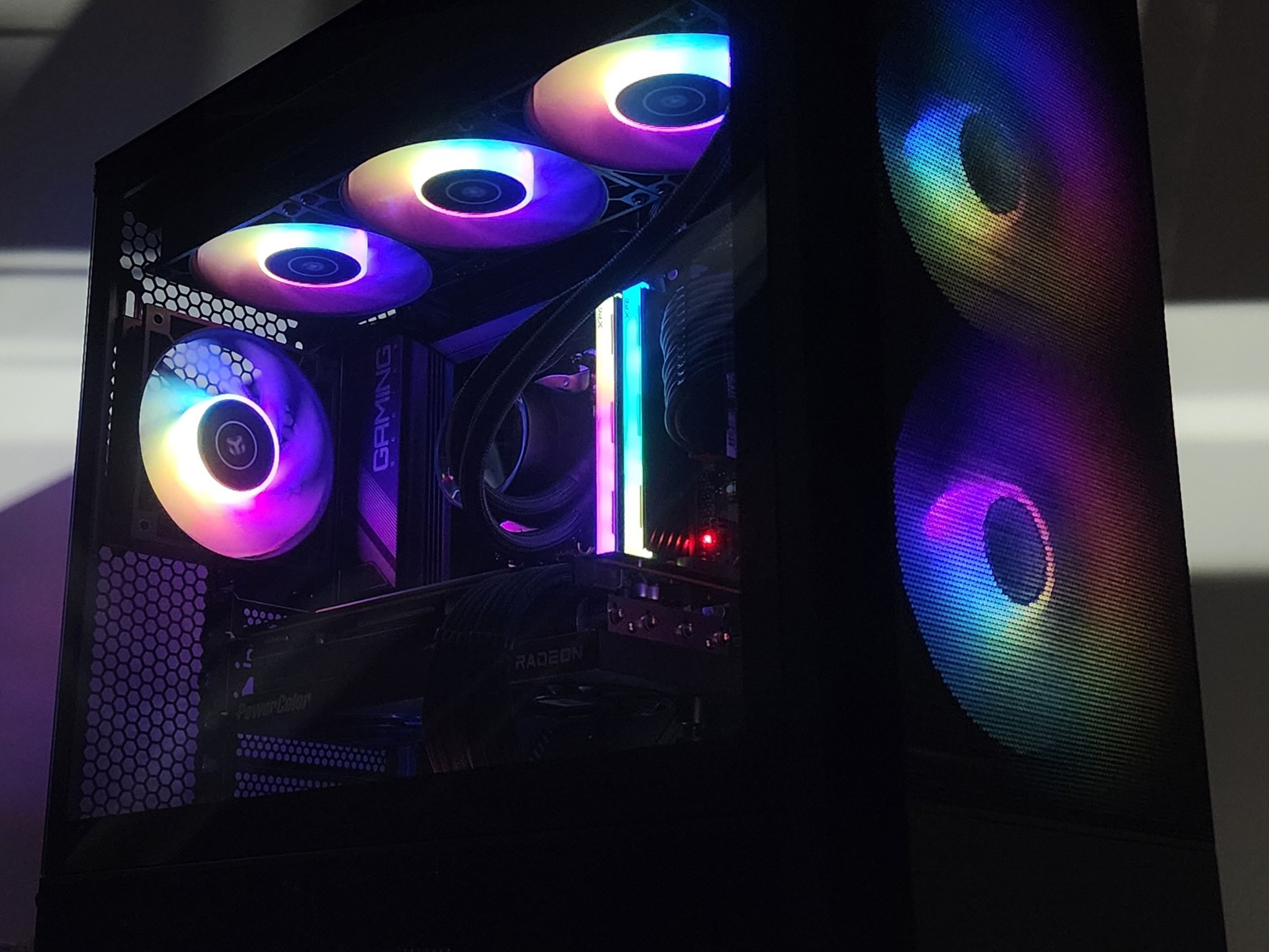 Gaming PC Ryzen 7 7800X3D 32GB RAM 1TB SSD RX 7800 XT 16GB Windows 11 Computer