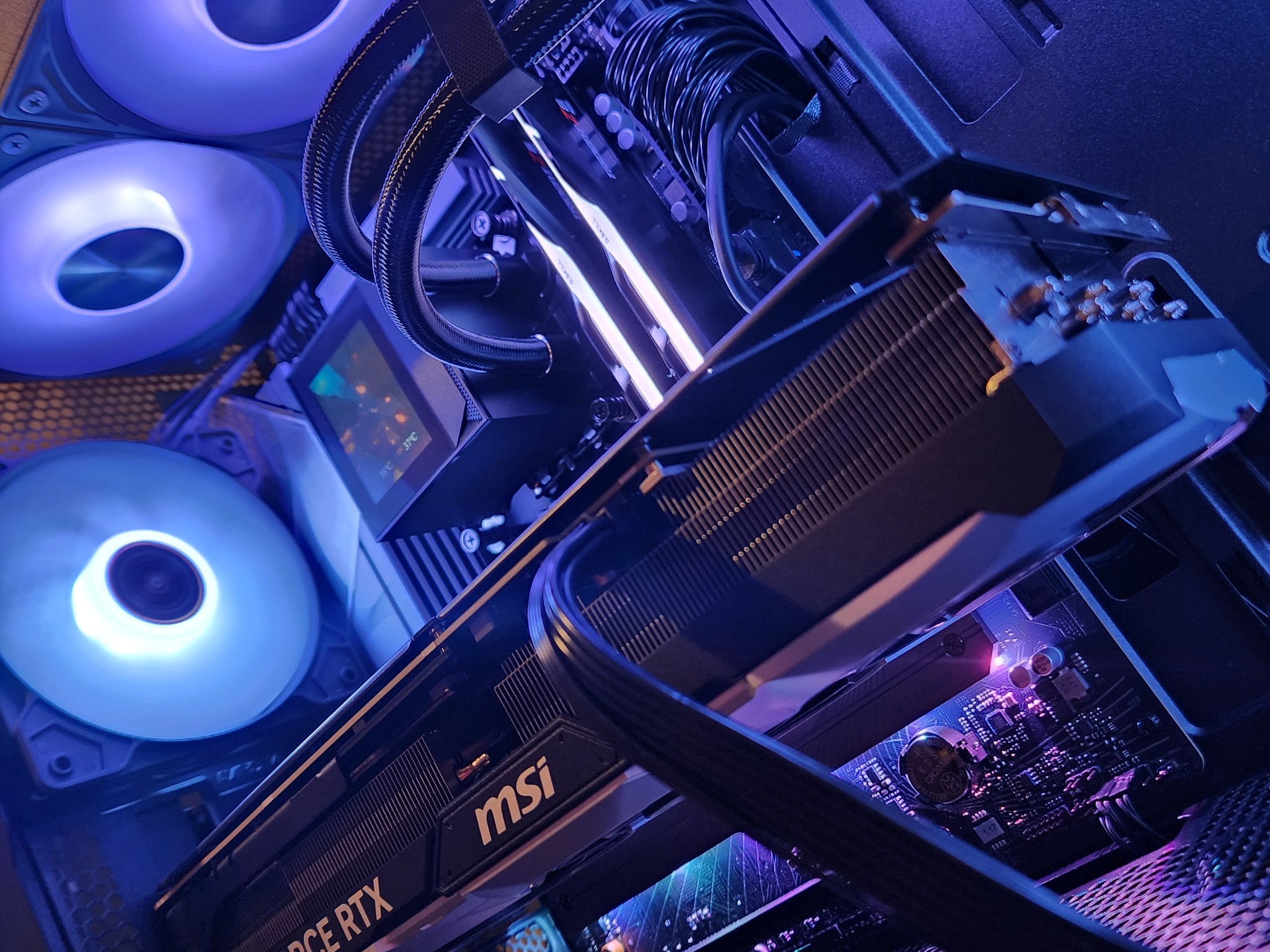 RTX 4080 SUPER / Intel Core Ultra 9 285 / 32GB DDR5 RAM / 1TB NVMe SSD