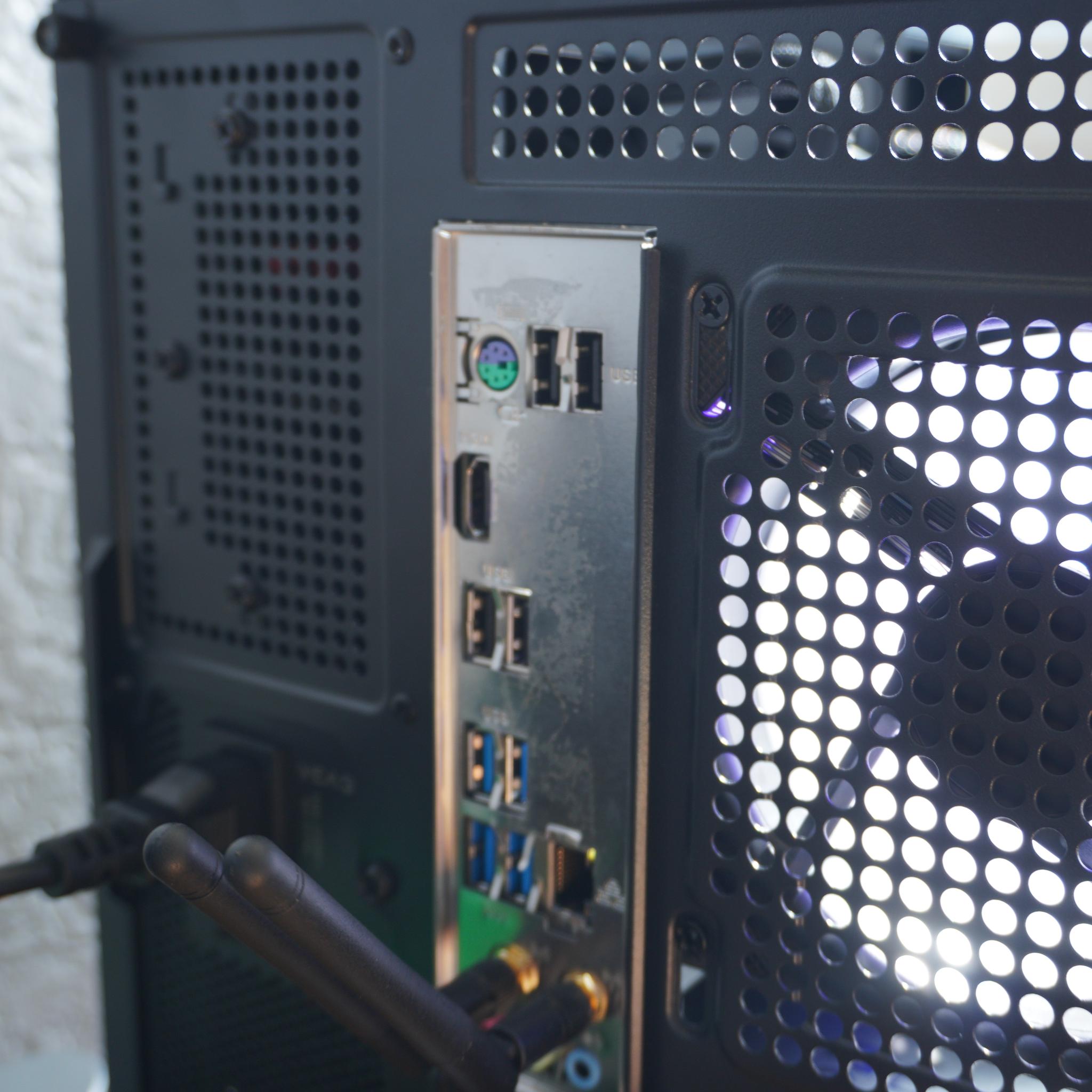 RX 9060XT 16 BLACKOUT GAMING PC